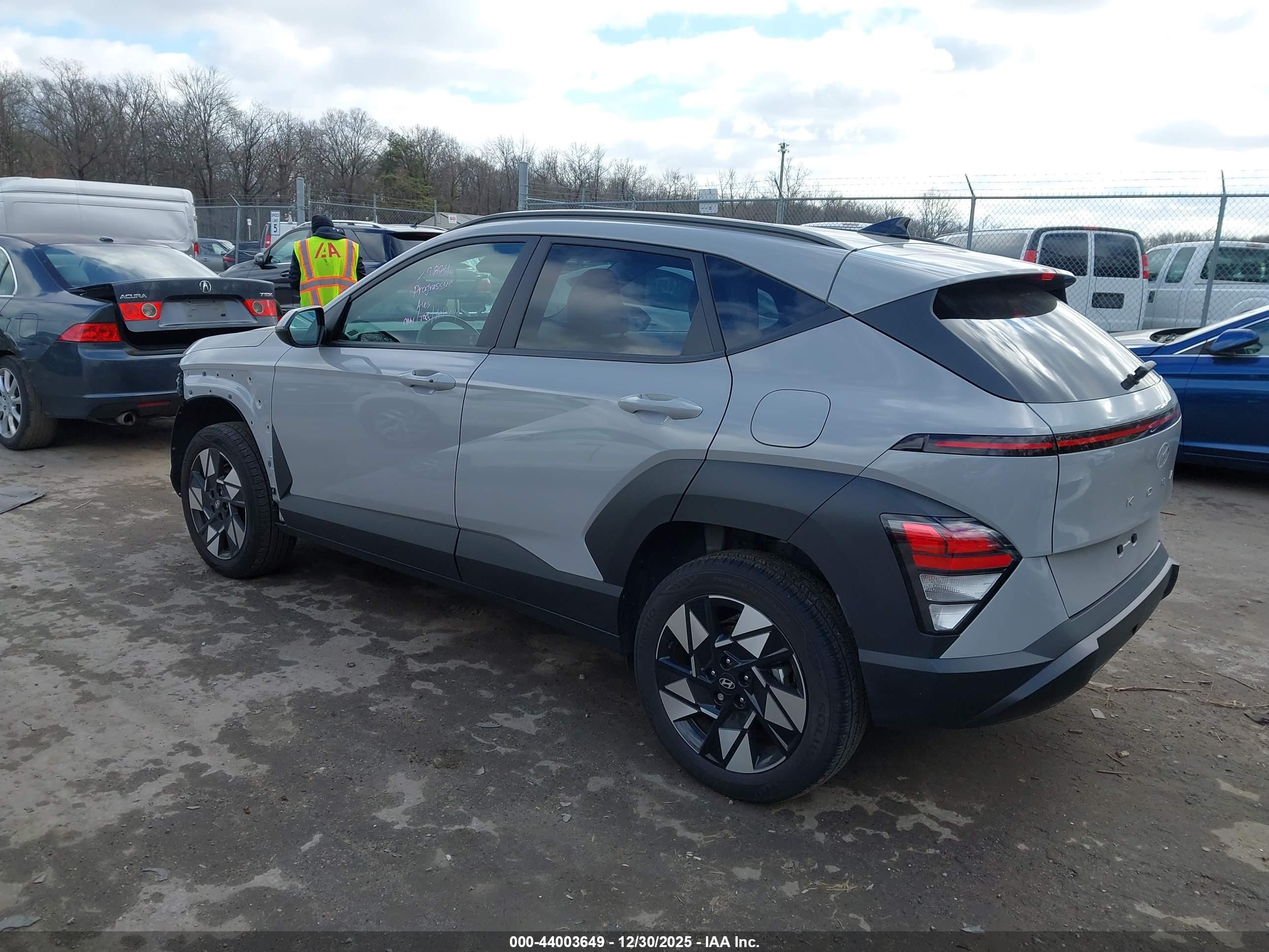 HYUNDAI KONA image 3