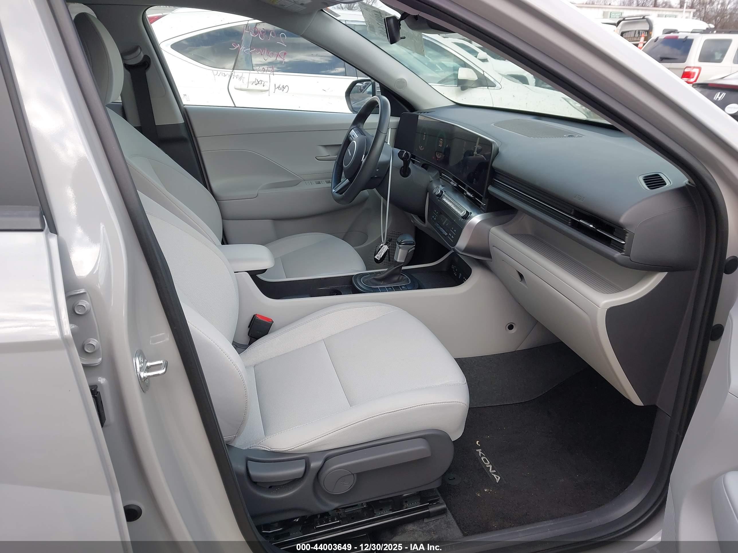 HYUNDAI KONA image 5