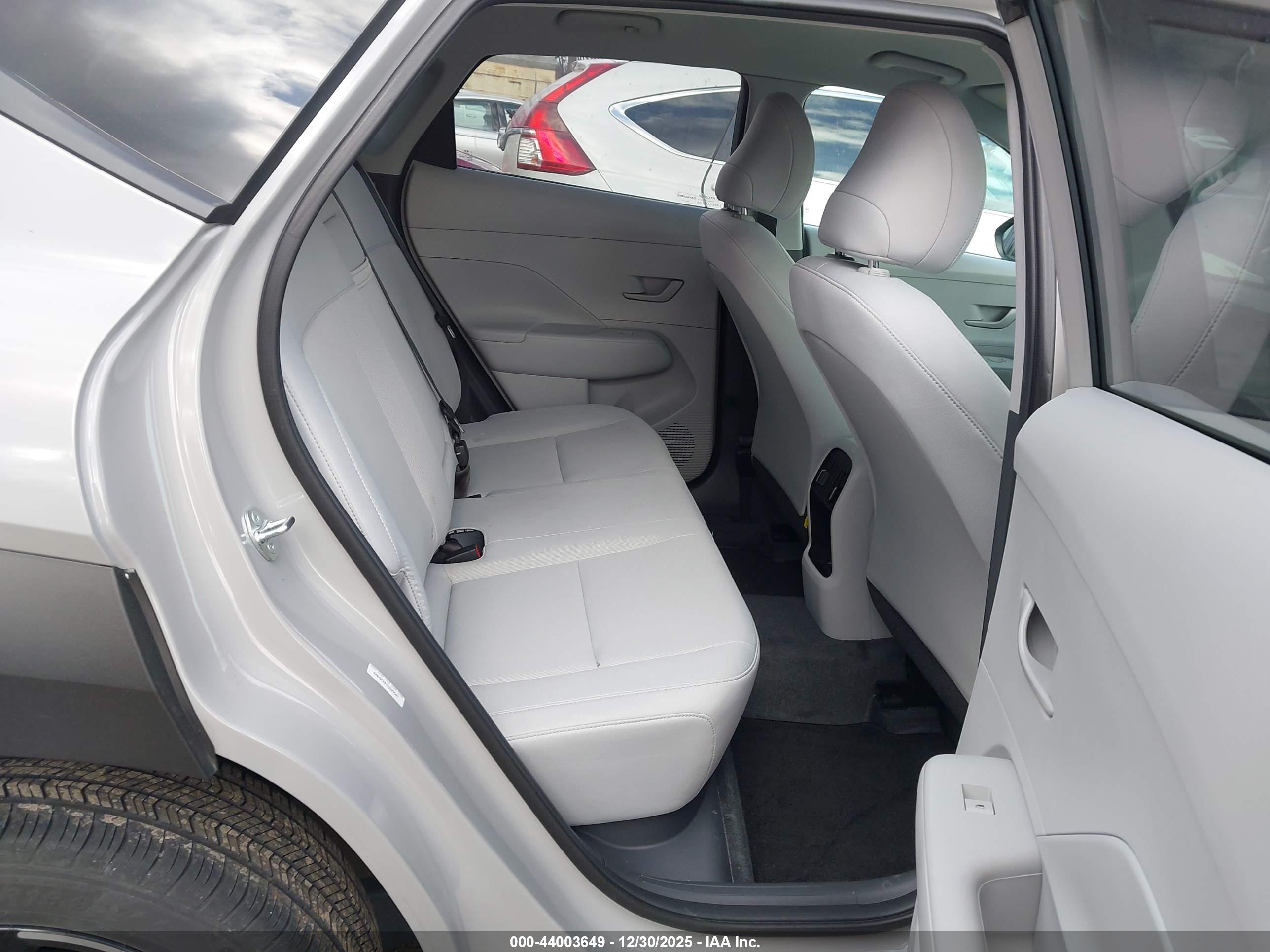 HYUNDAI KONA image 8