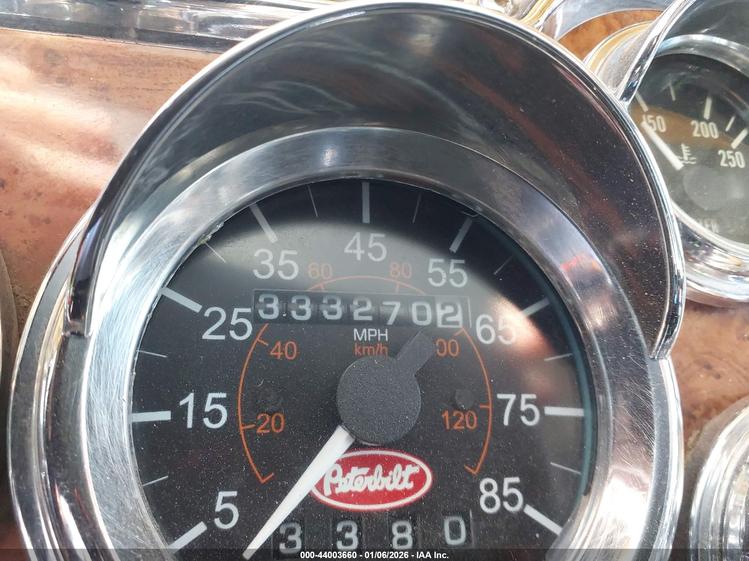 PETERBILT 379 image 6