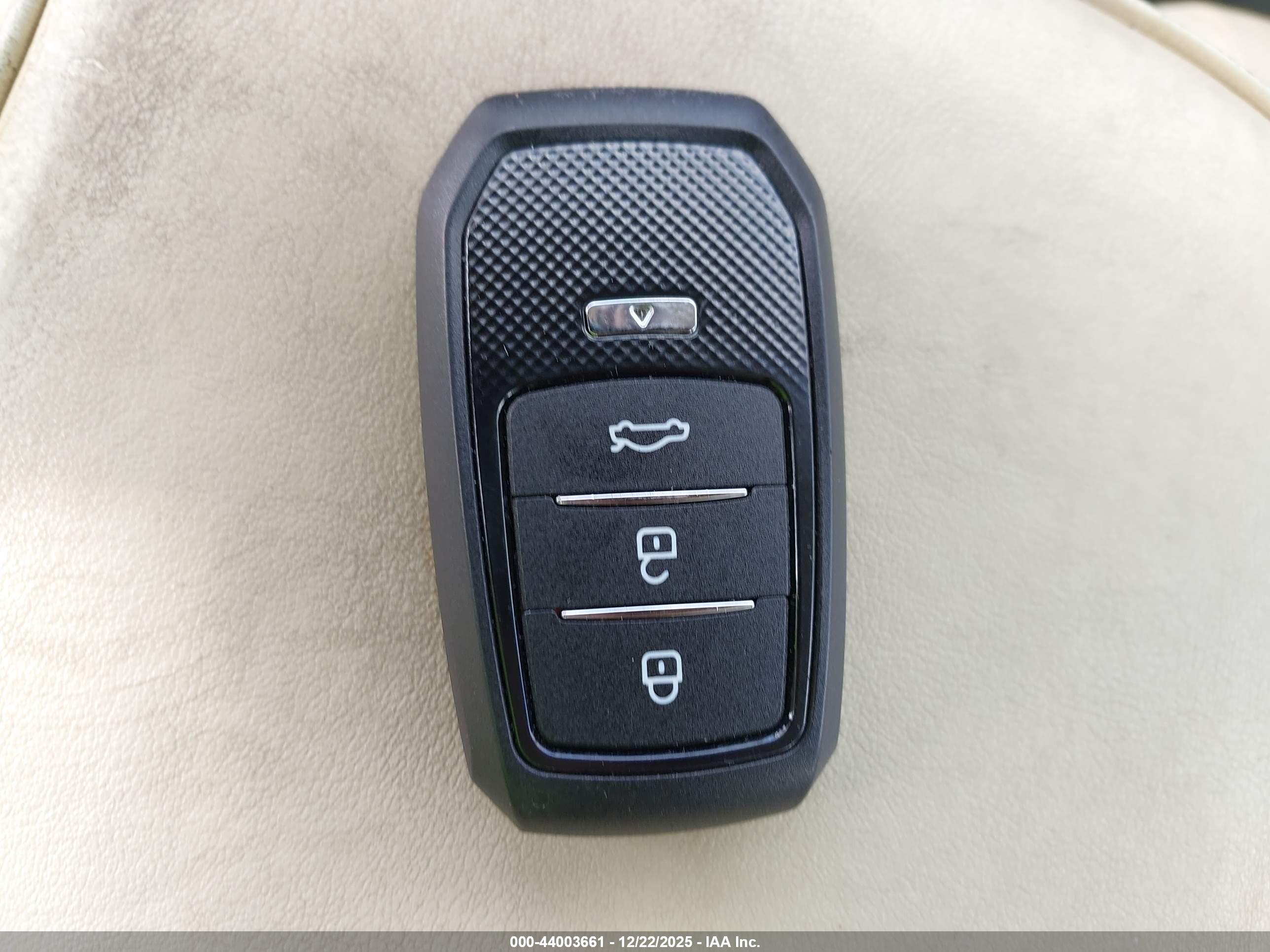 LEXUS ES image 11
