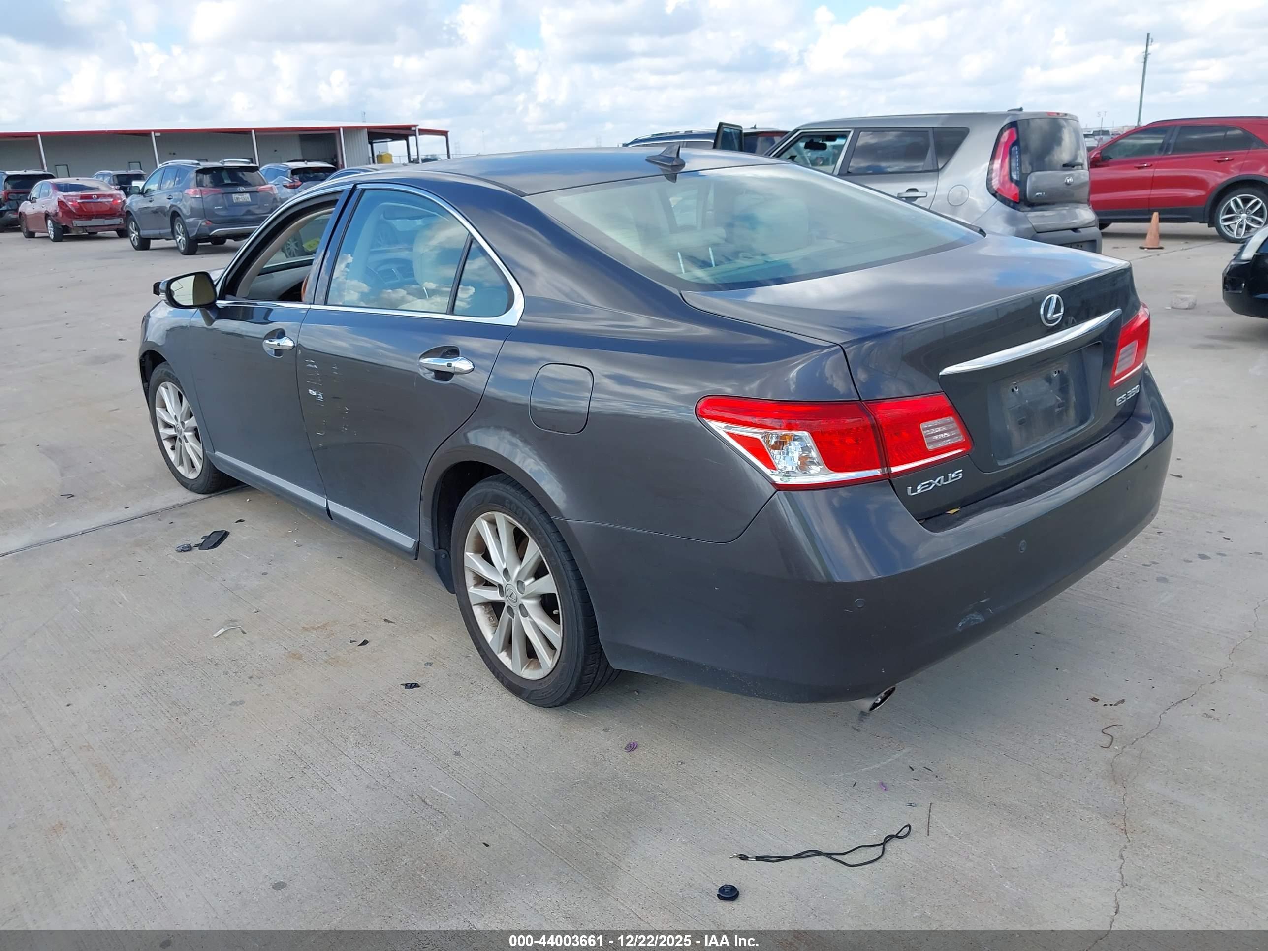 LEXUS ES image 3