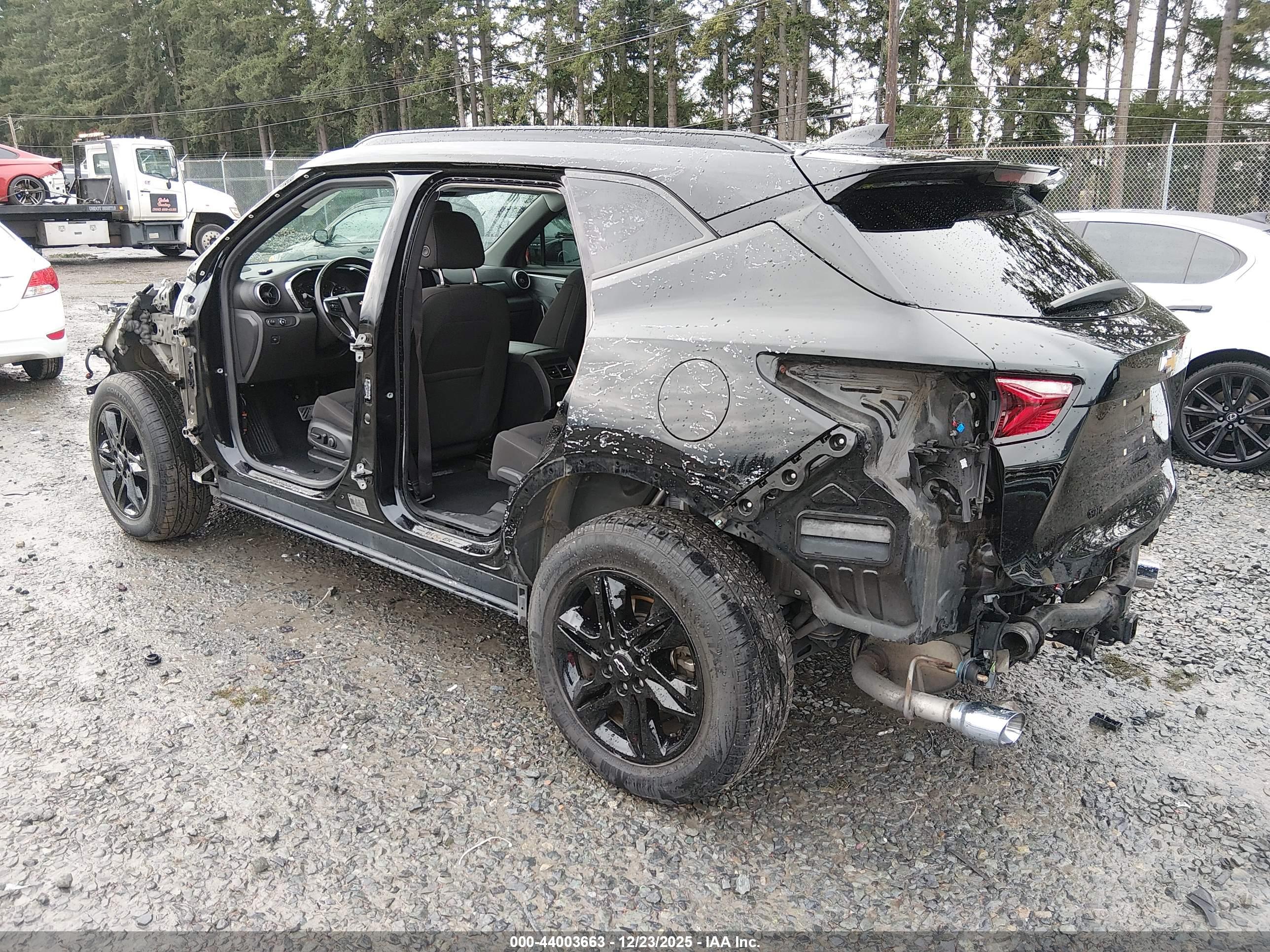 CHEVROLET BLAZER image 3