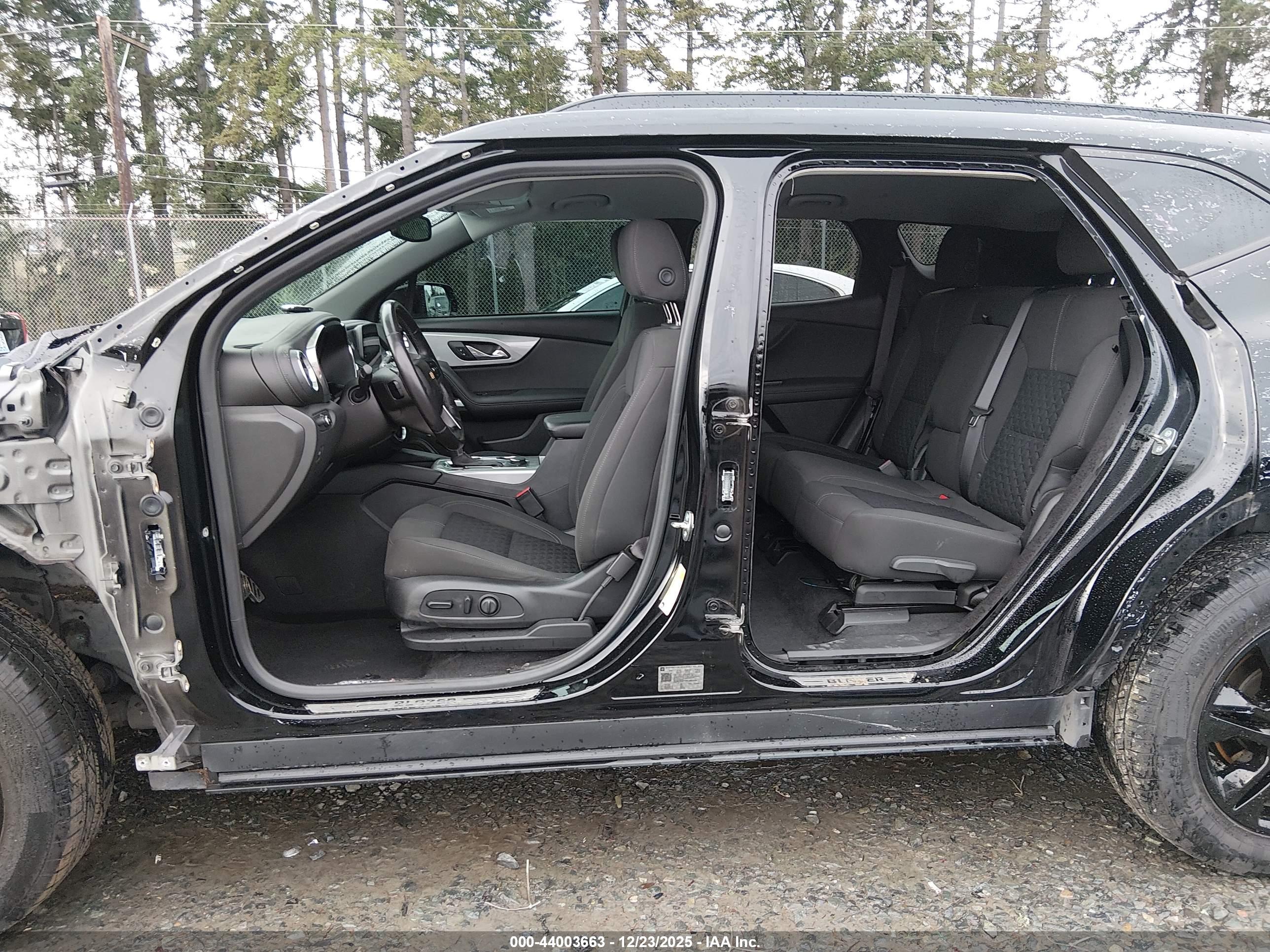 CHEVROLET BLAZER image 6