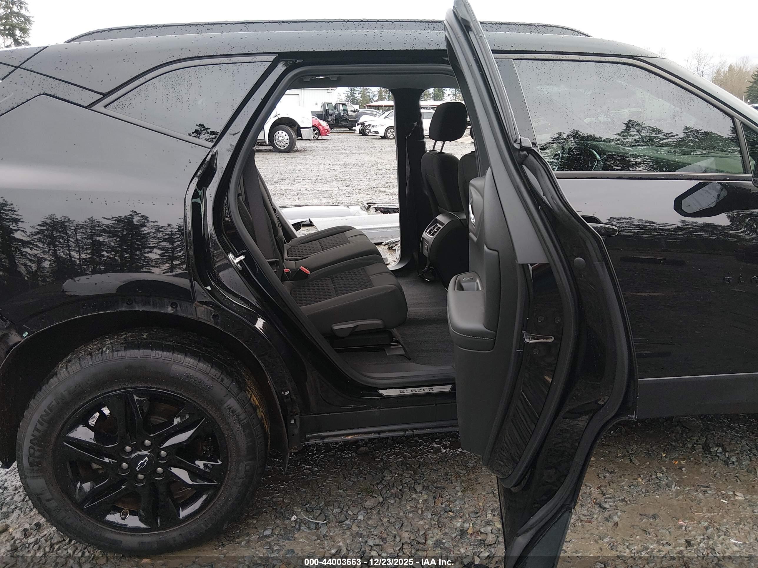 CHEVROLET BLAZER image 8