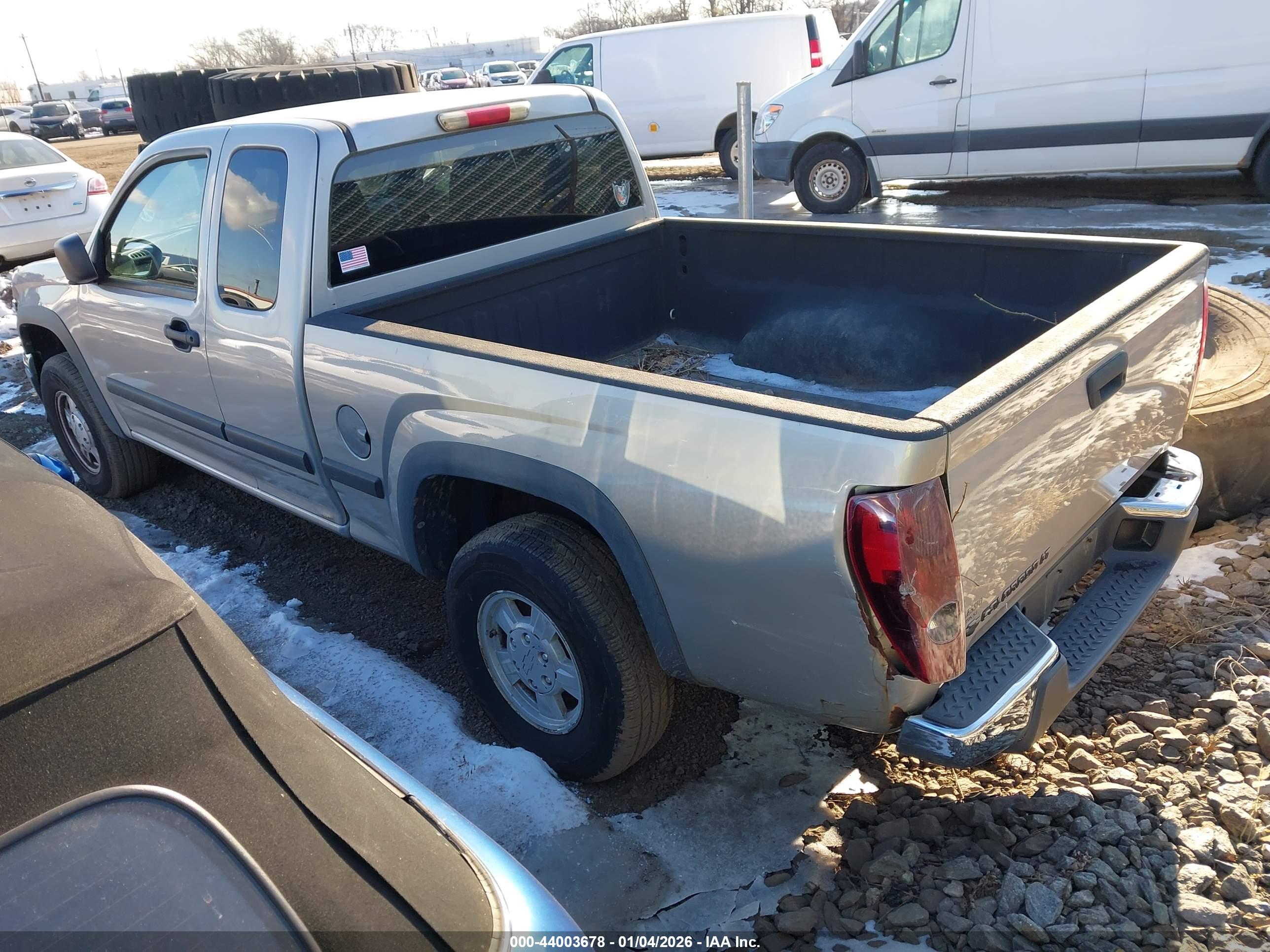 CHEVROLET COLORADO image 3