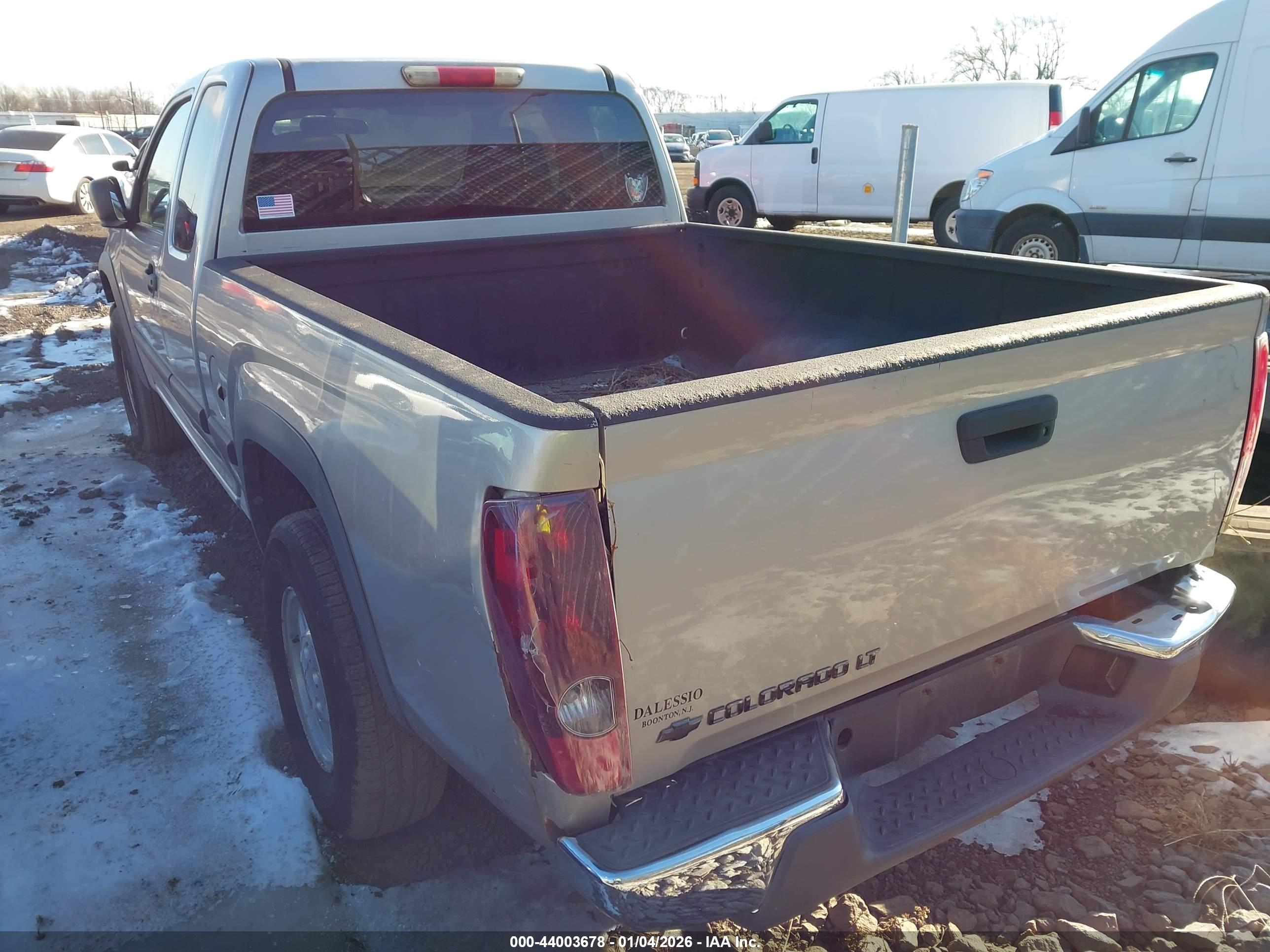 CHEVROLET COLORADO image 6