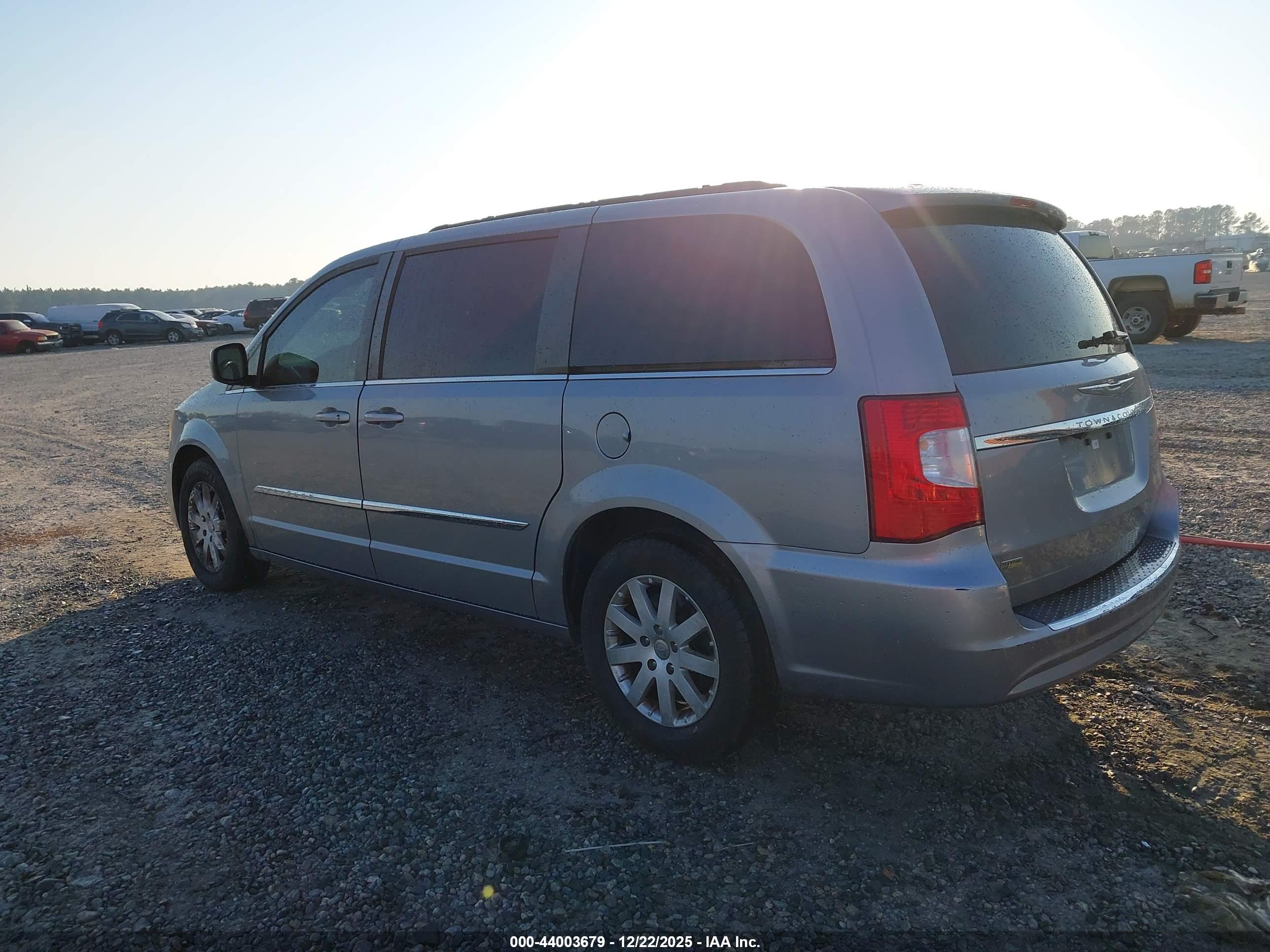 CHRYSLER TOWN image 3