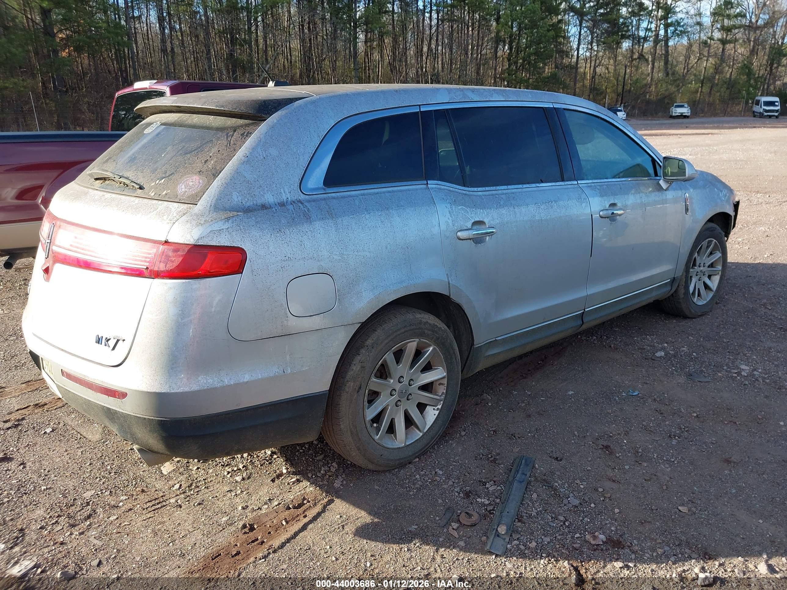 LINCOLN MKT image 4