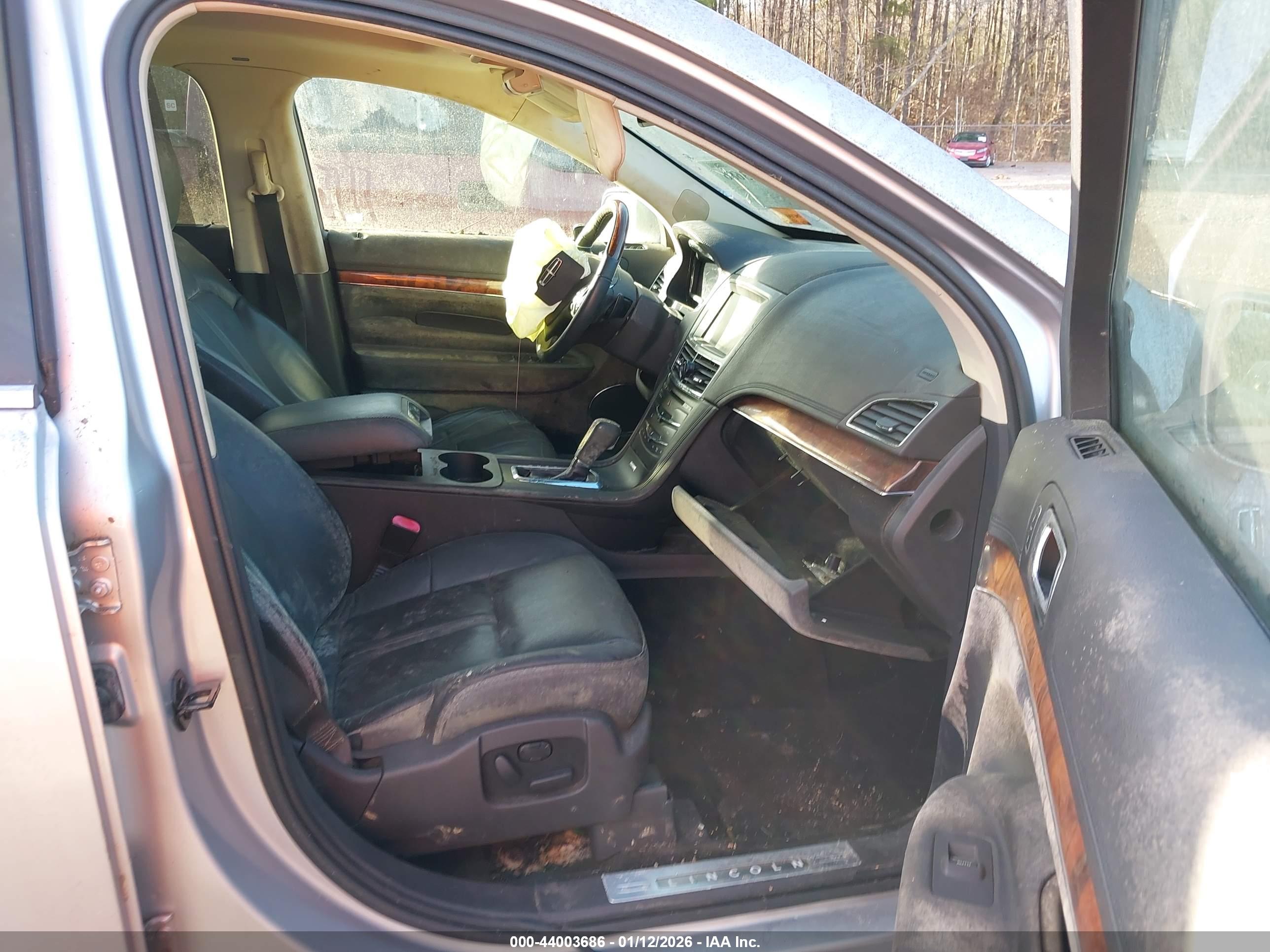 LINCOLN MKT image 5