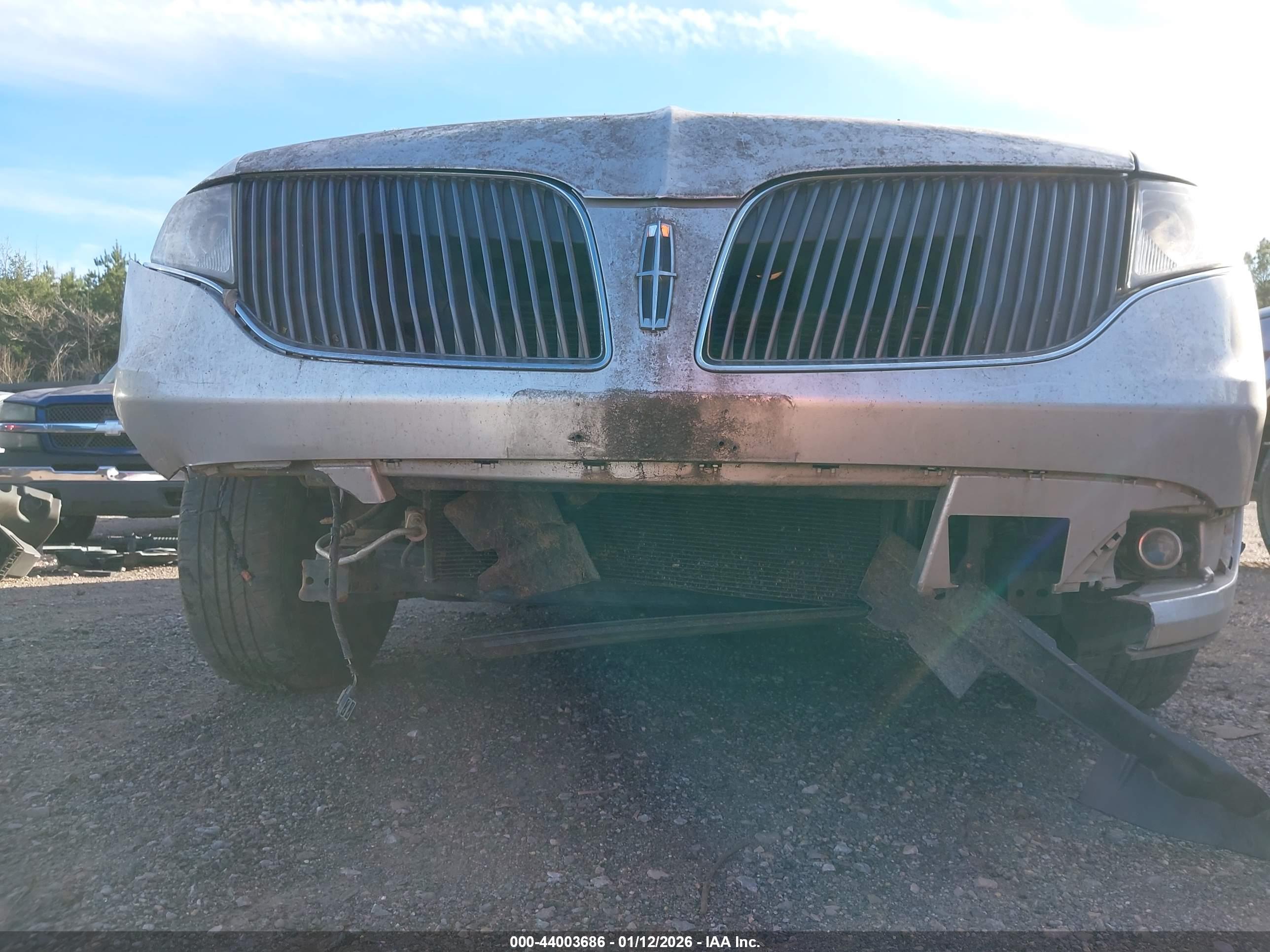 LINCOLN MKT image 6
