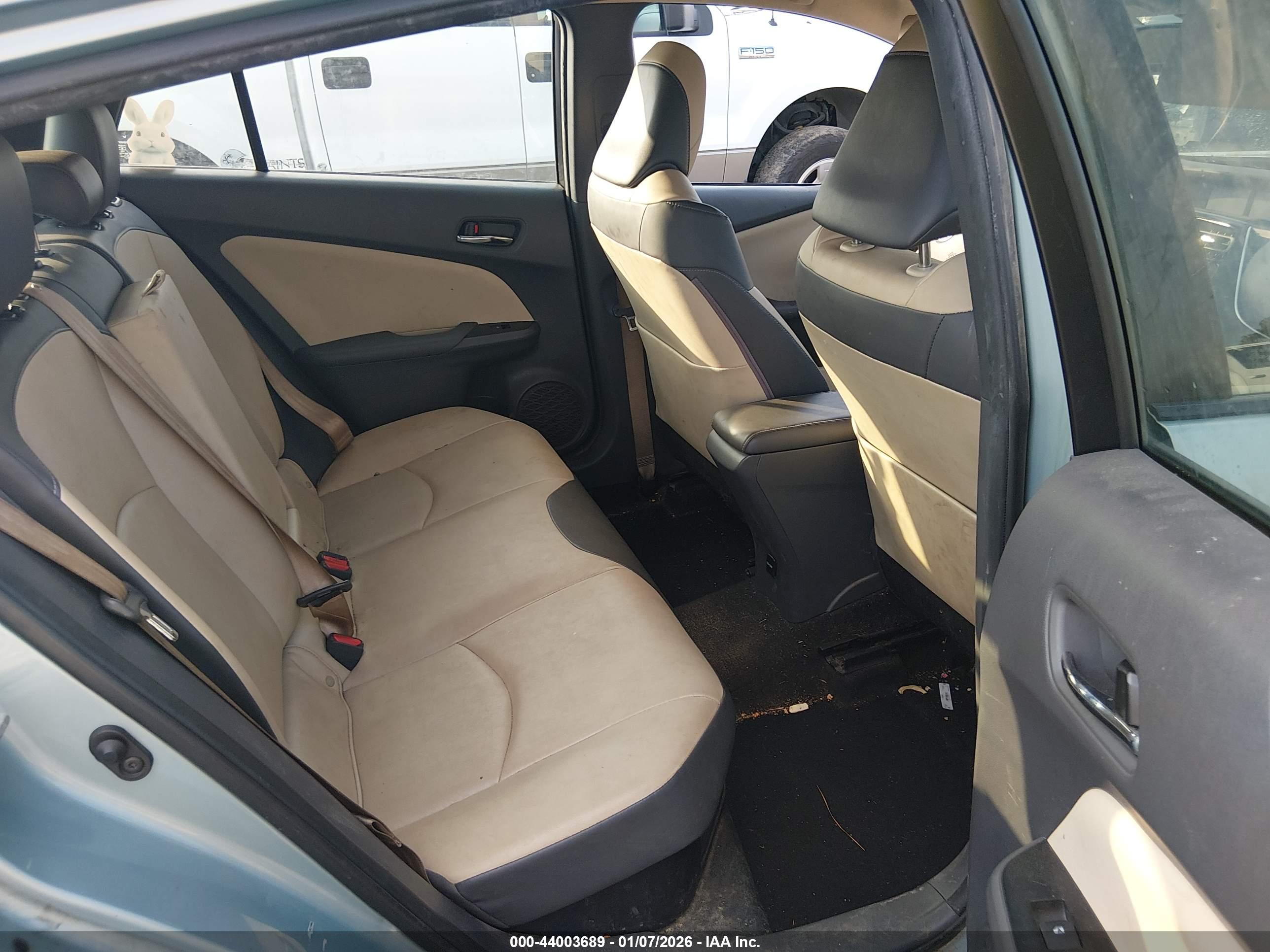 TOYOTA PRIUS image 8