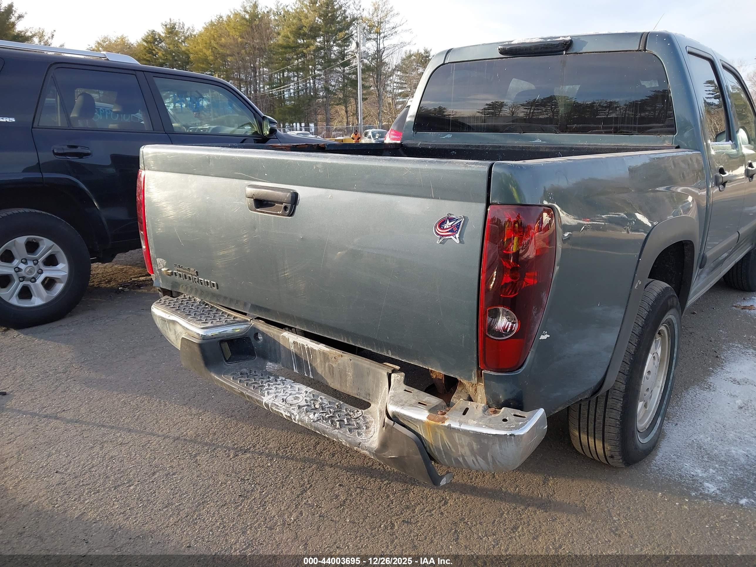 CHEVROLET COLORADO image 6