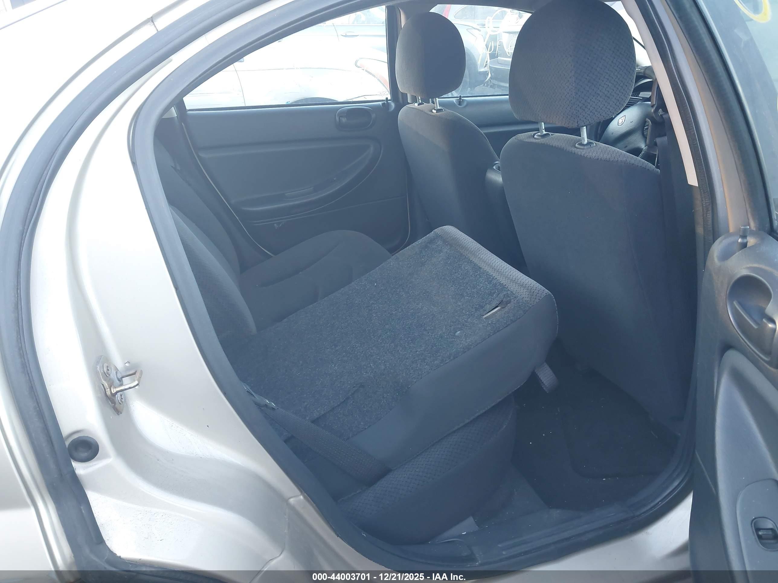 DODGE STRATUS image 8