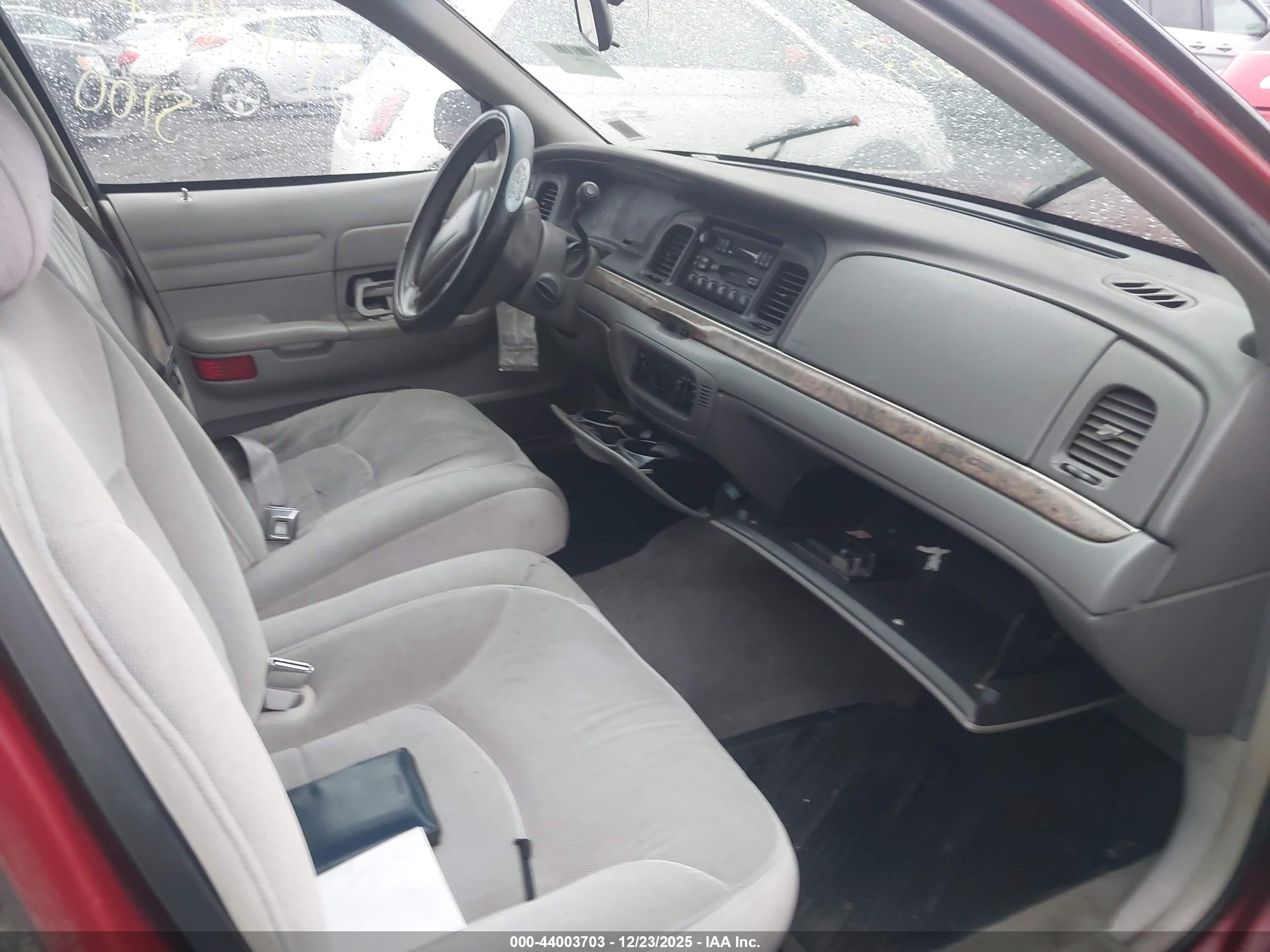 FORD CROWN image 5
