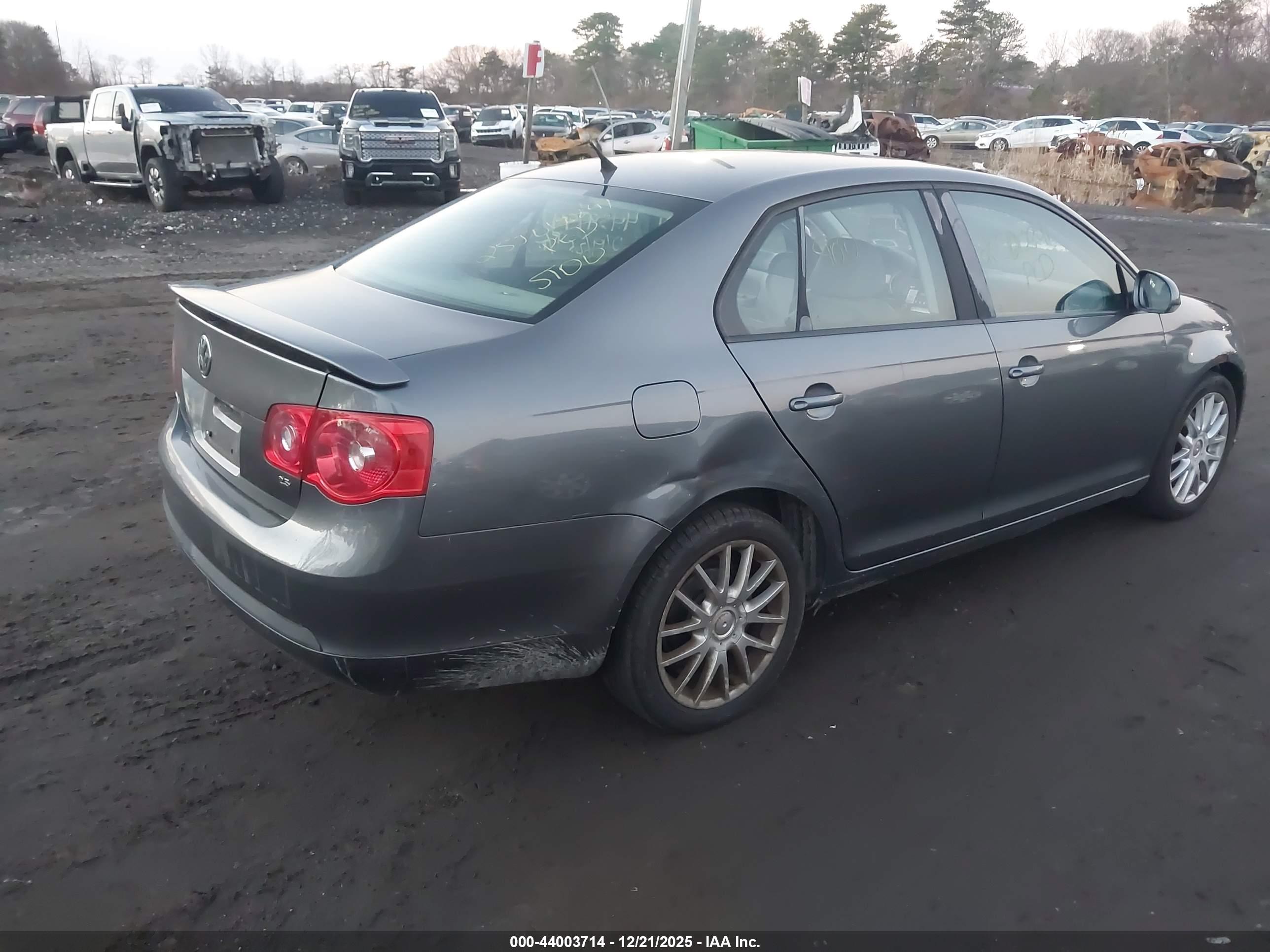 VOLKSWAGEN JETTA image 4