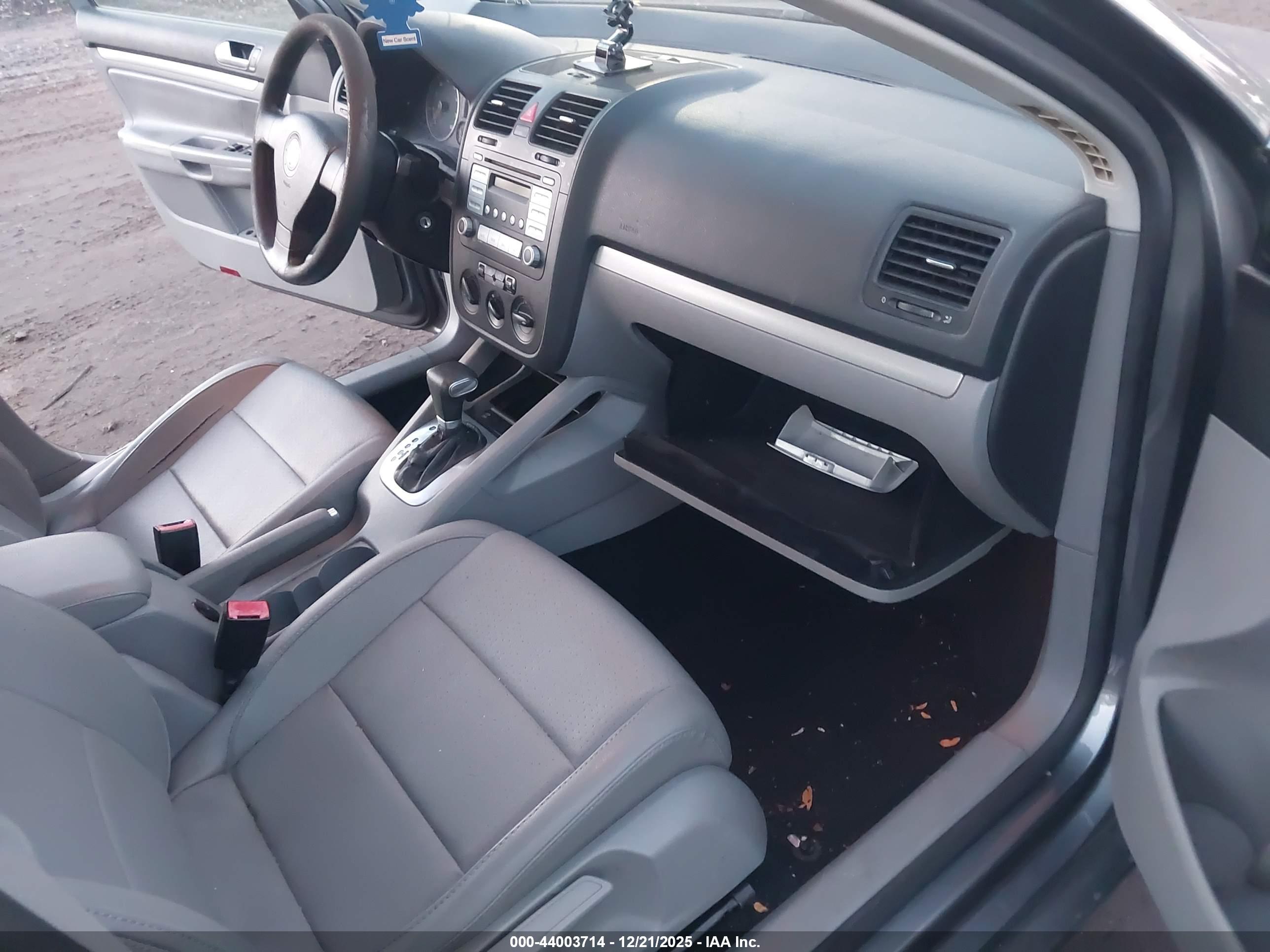 VOLKSWAGEN JETTA image 5