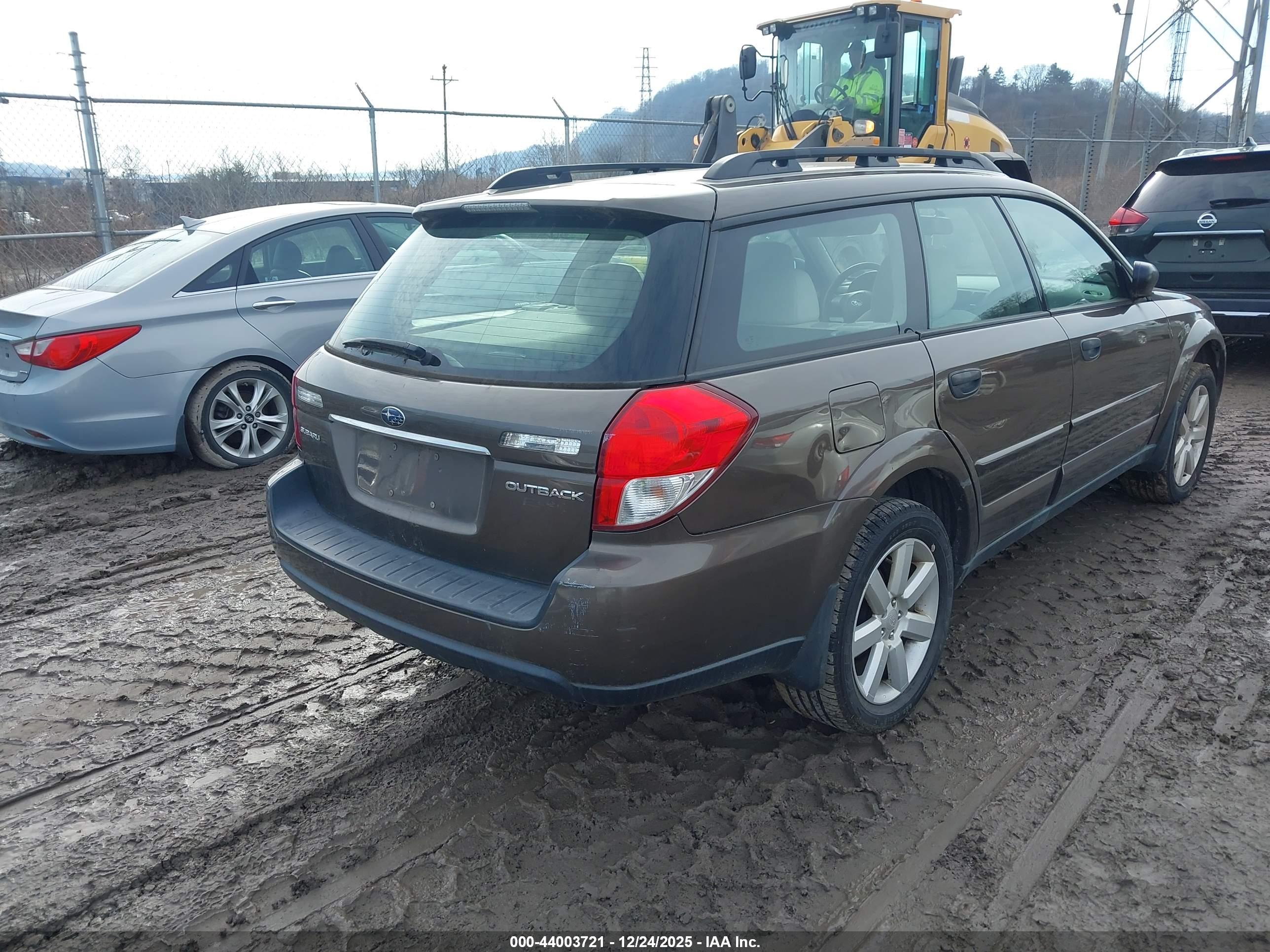 SUBARU OUTBACK image 4