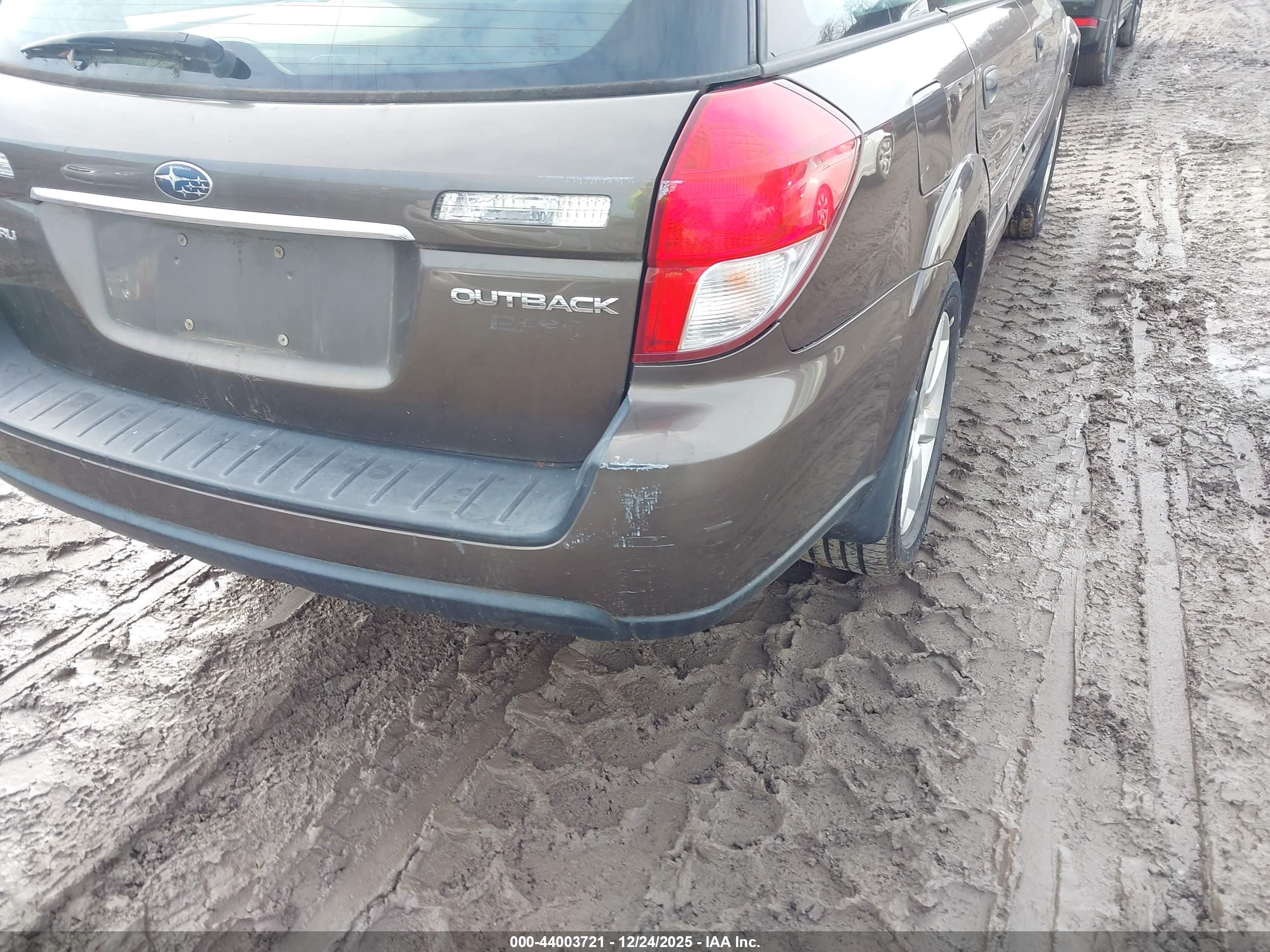 SUBARU OUTBACK image 6