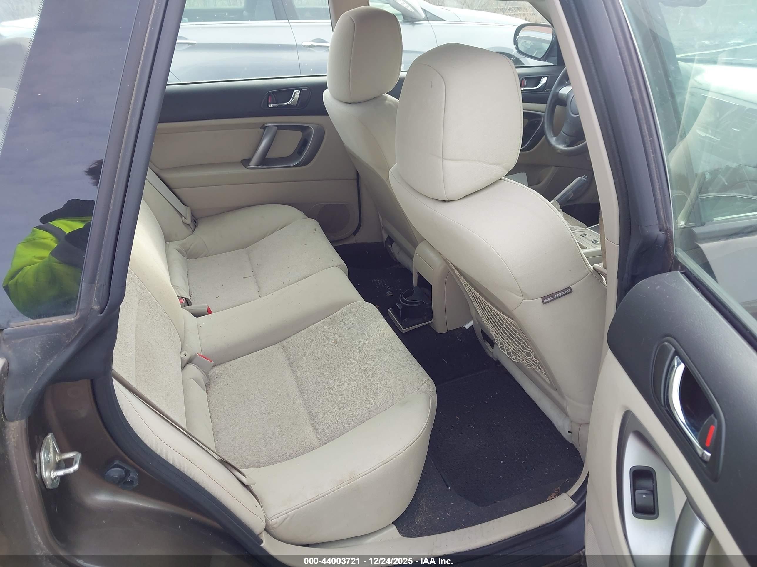 SUBARU OUTBACK image 8