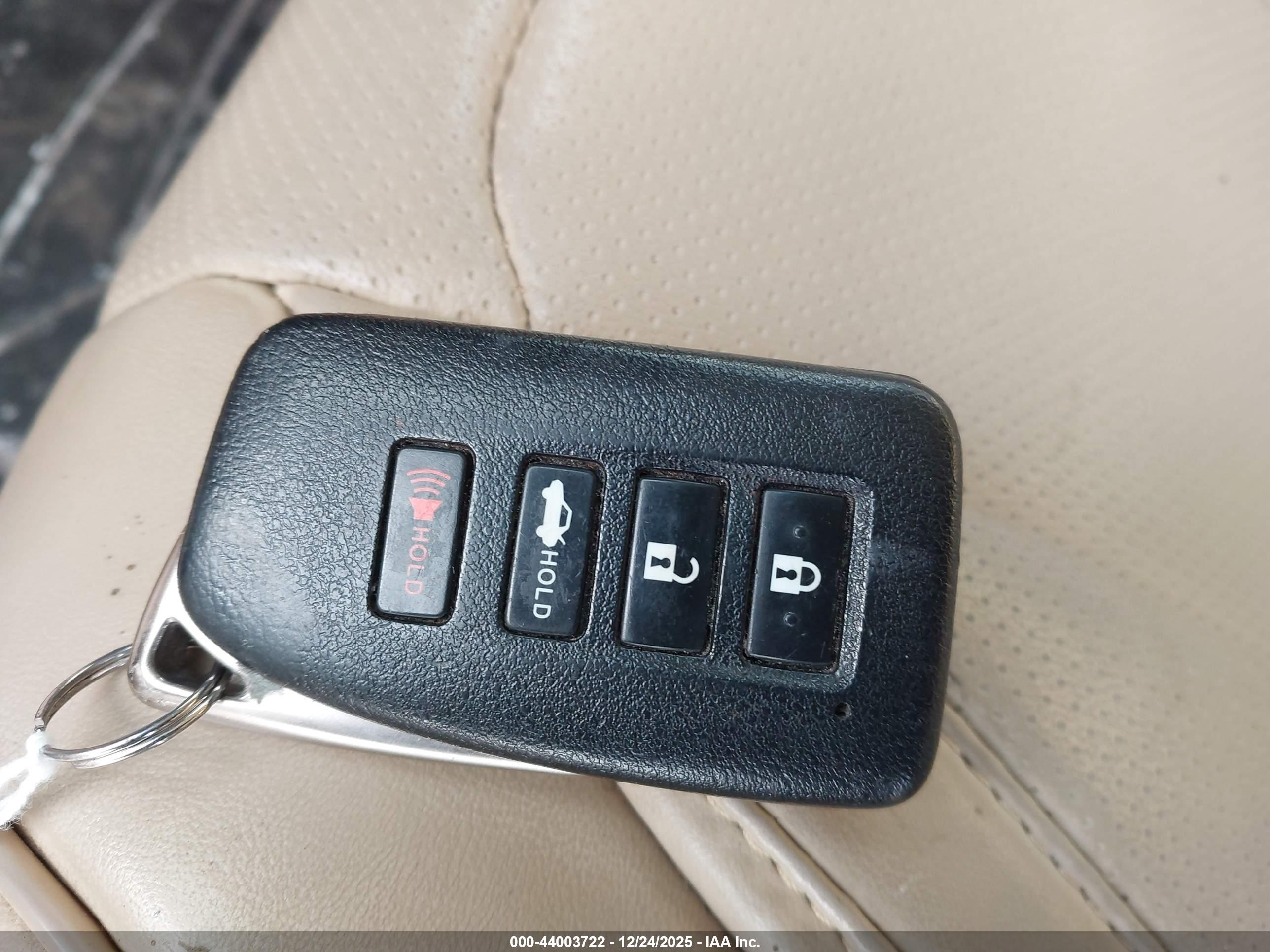 LEXUS ES image 11