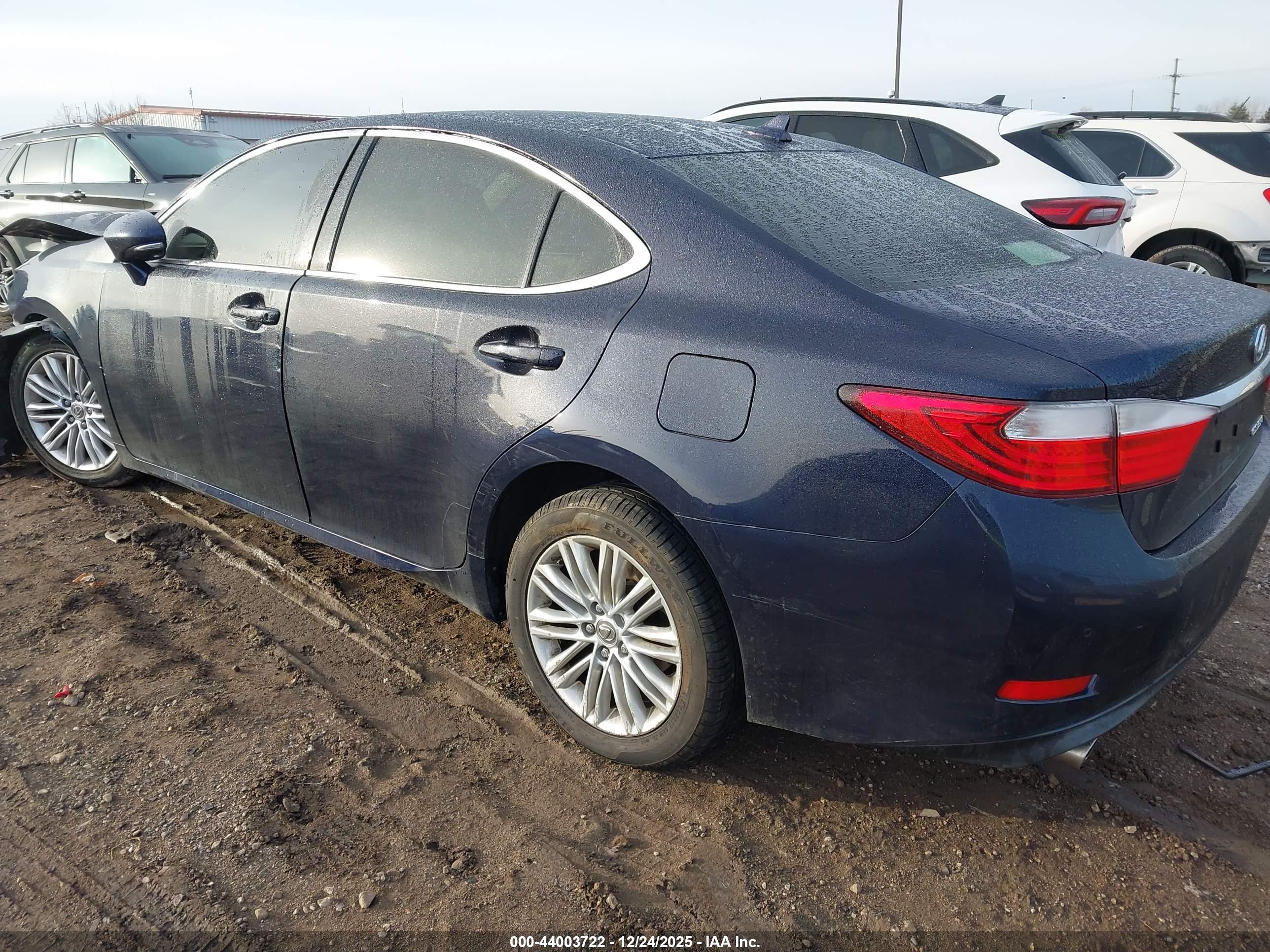 LEXUS ES image 3