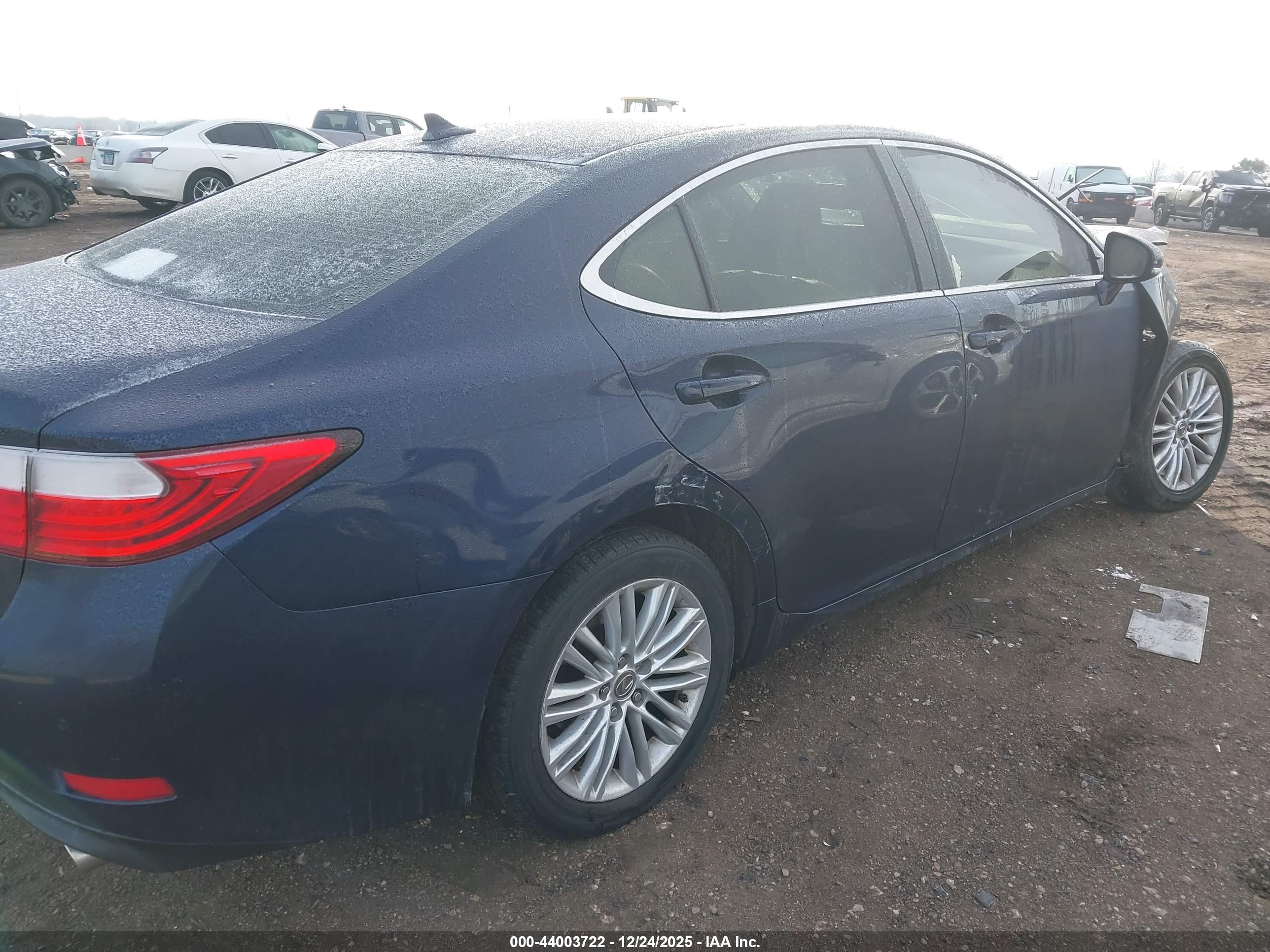 LEXUS ES image 4