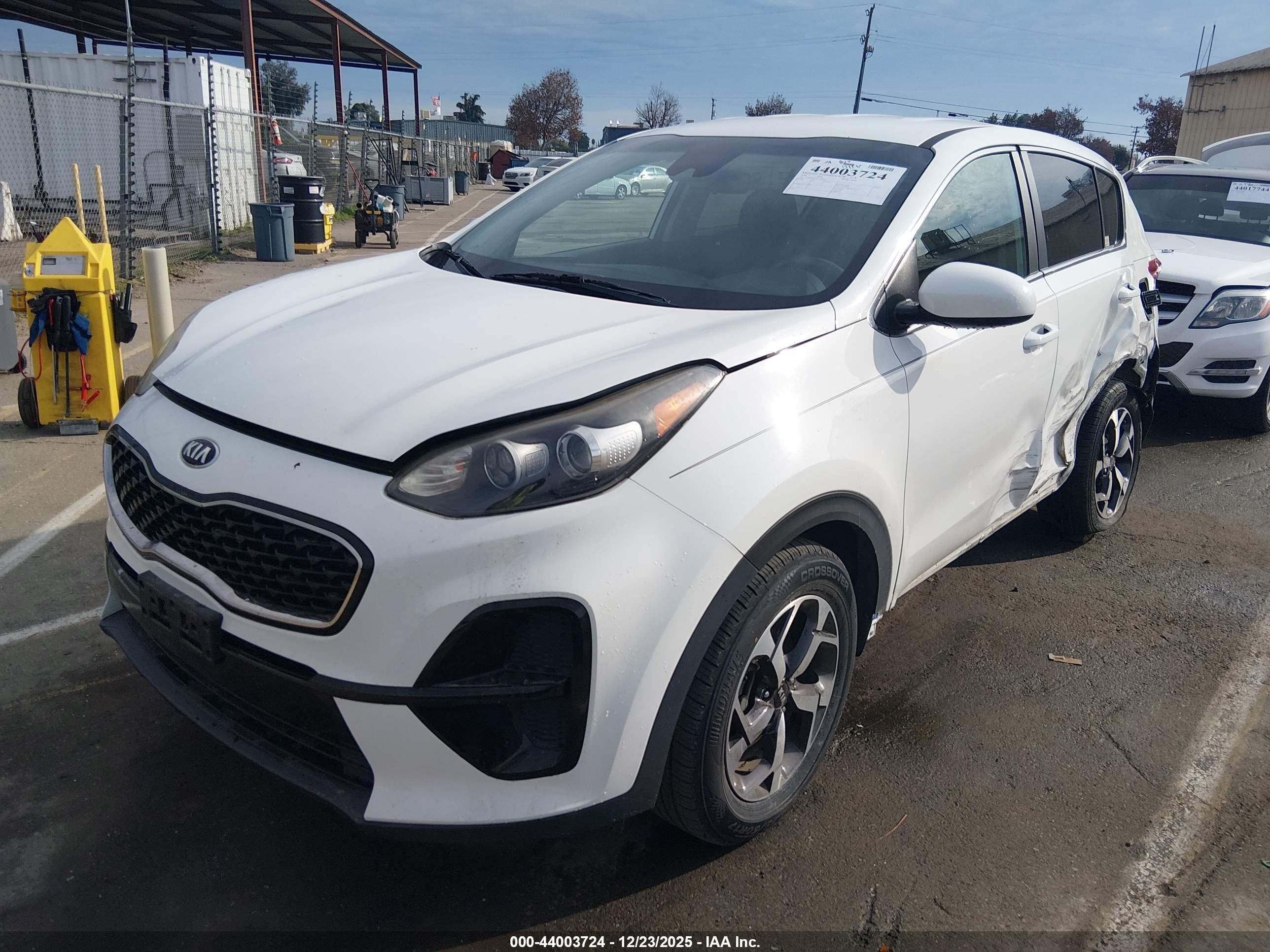 KIA SPORTAGE image 2