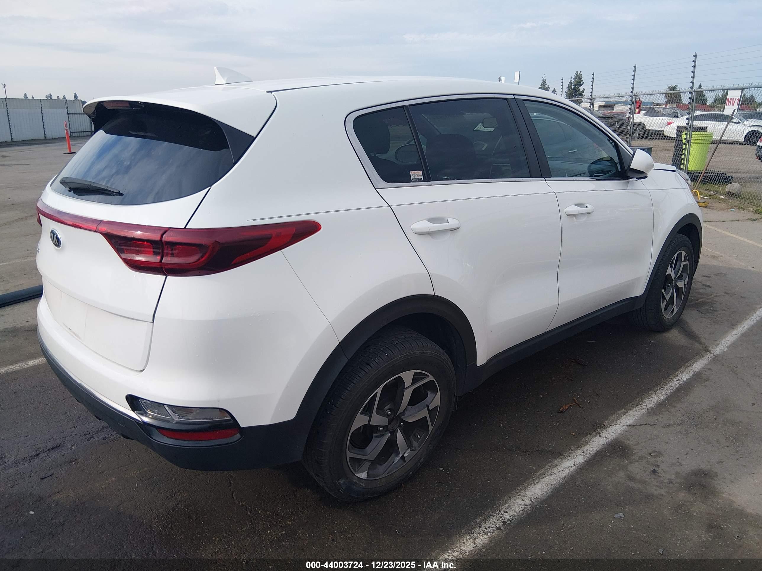 KIA SPORTAGE image 4