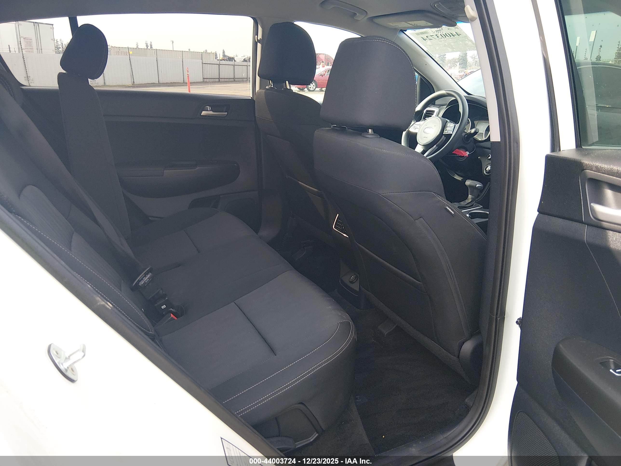 KIA SPORTAGE image 8