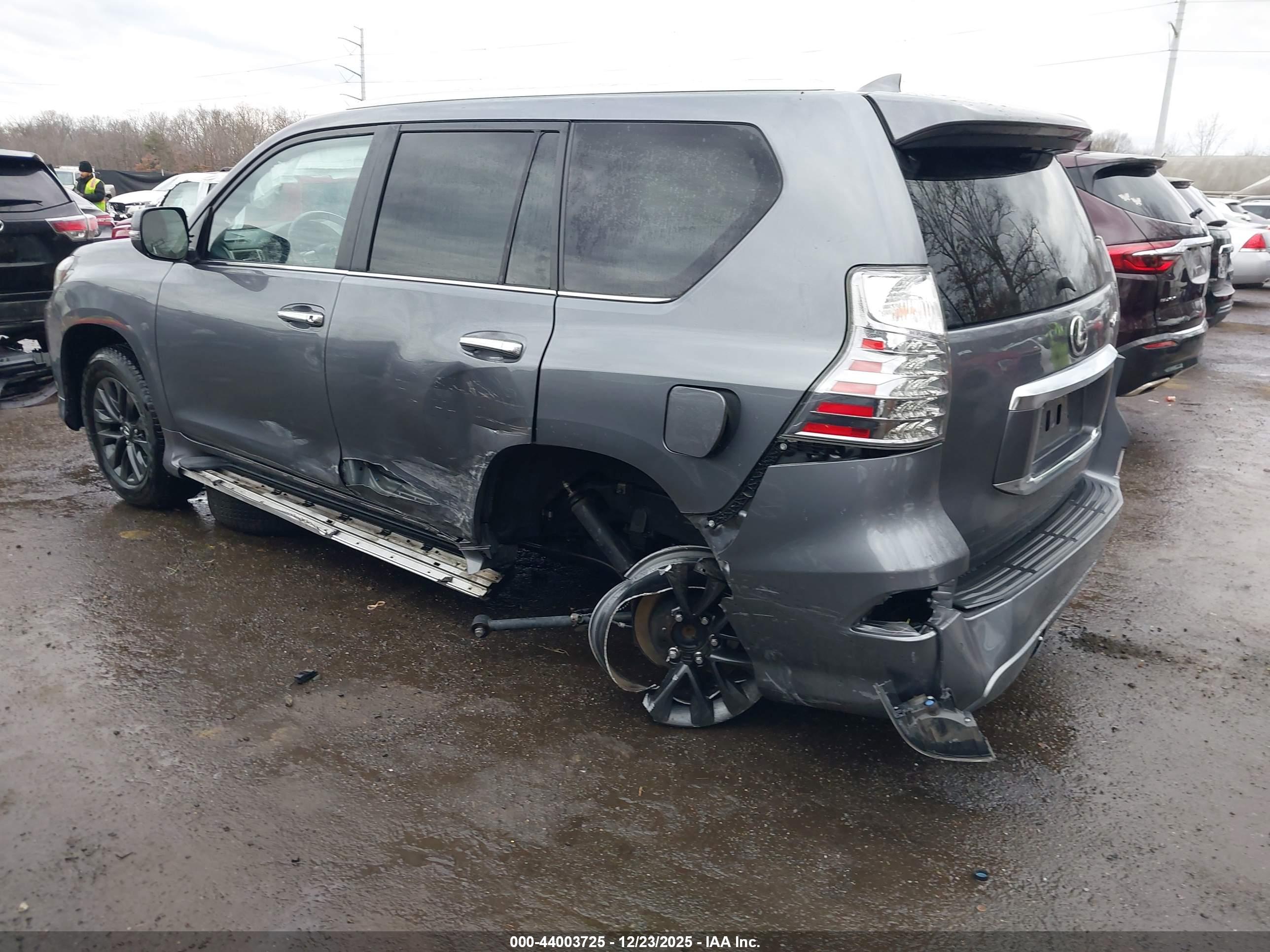 LEXUS GX image 3