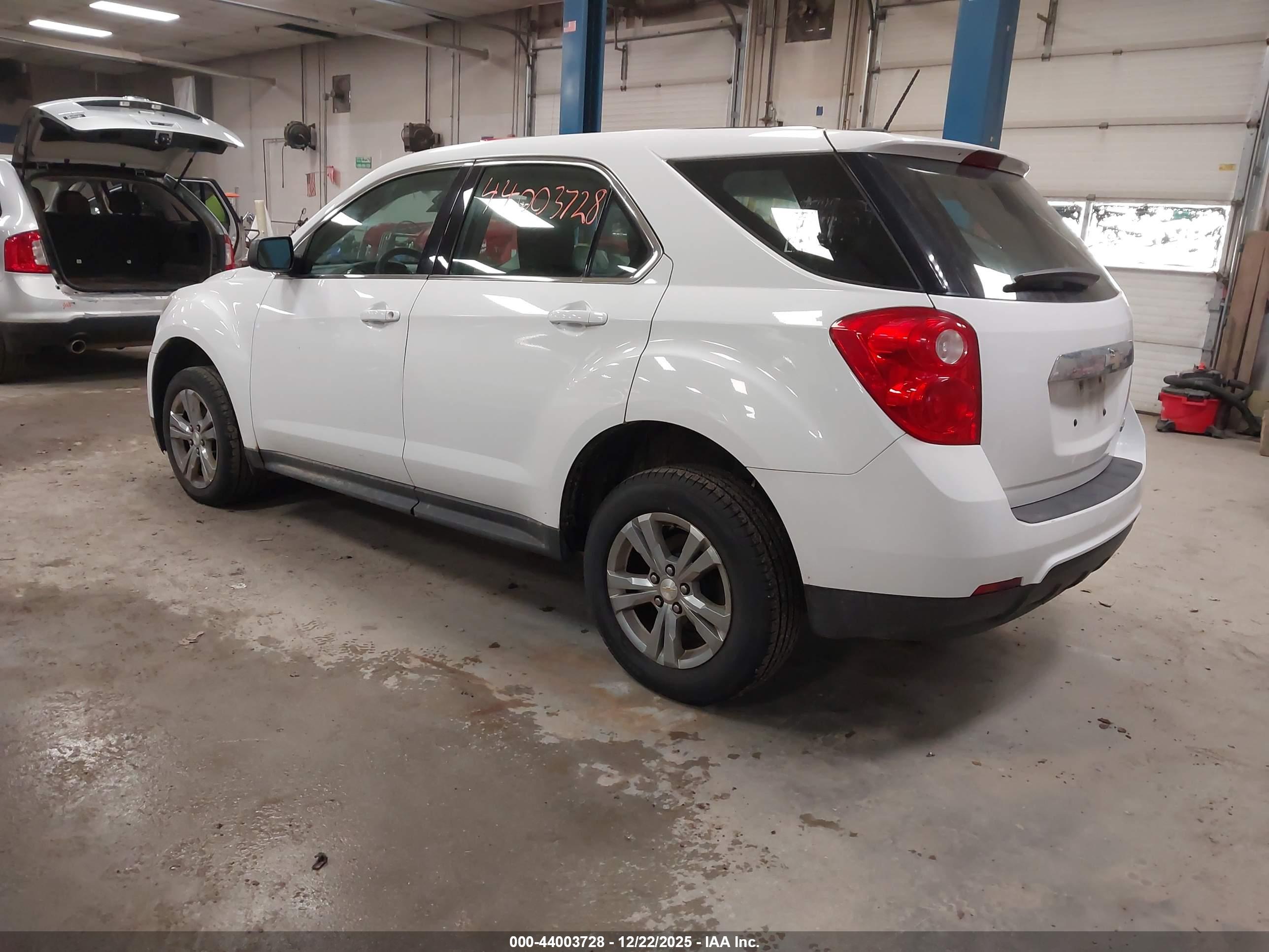 CHEVROLET EQUINOX image 3