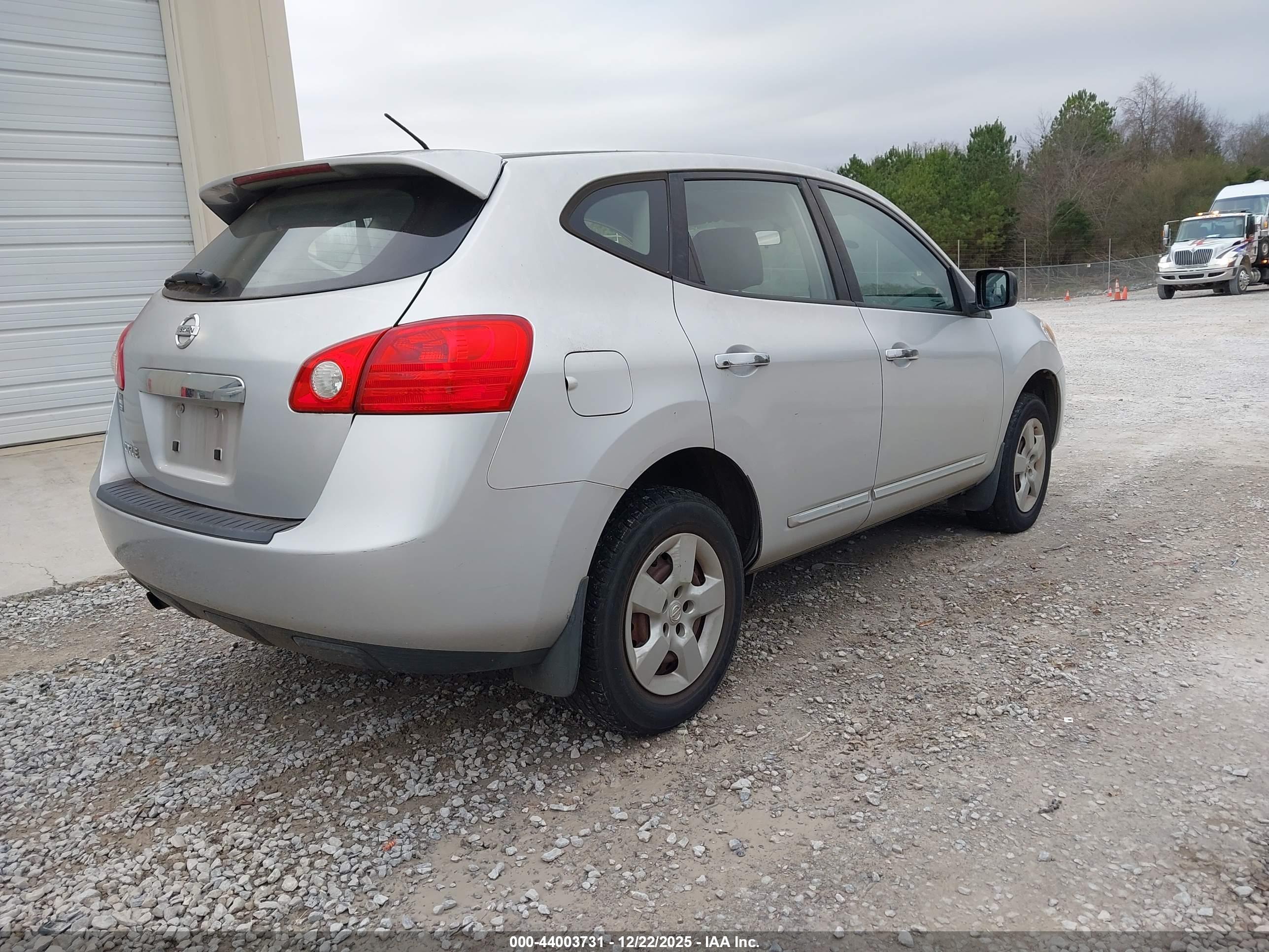 NISSAN ROGUE image 4
