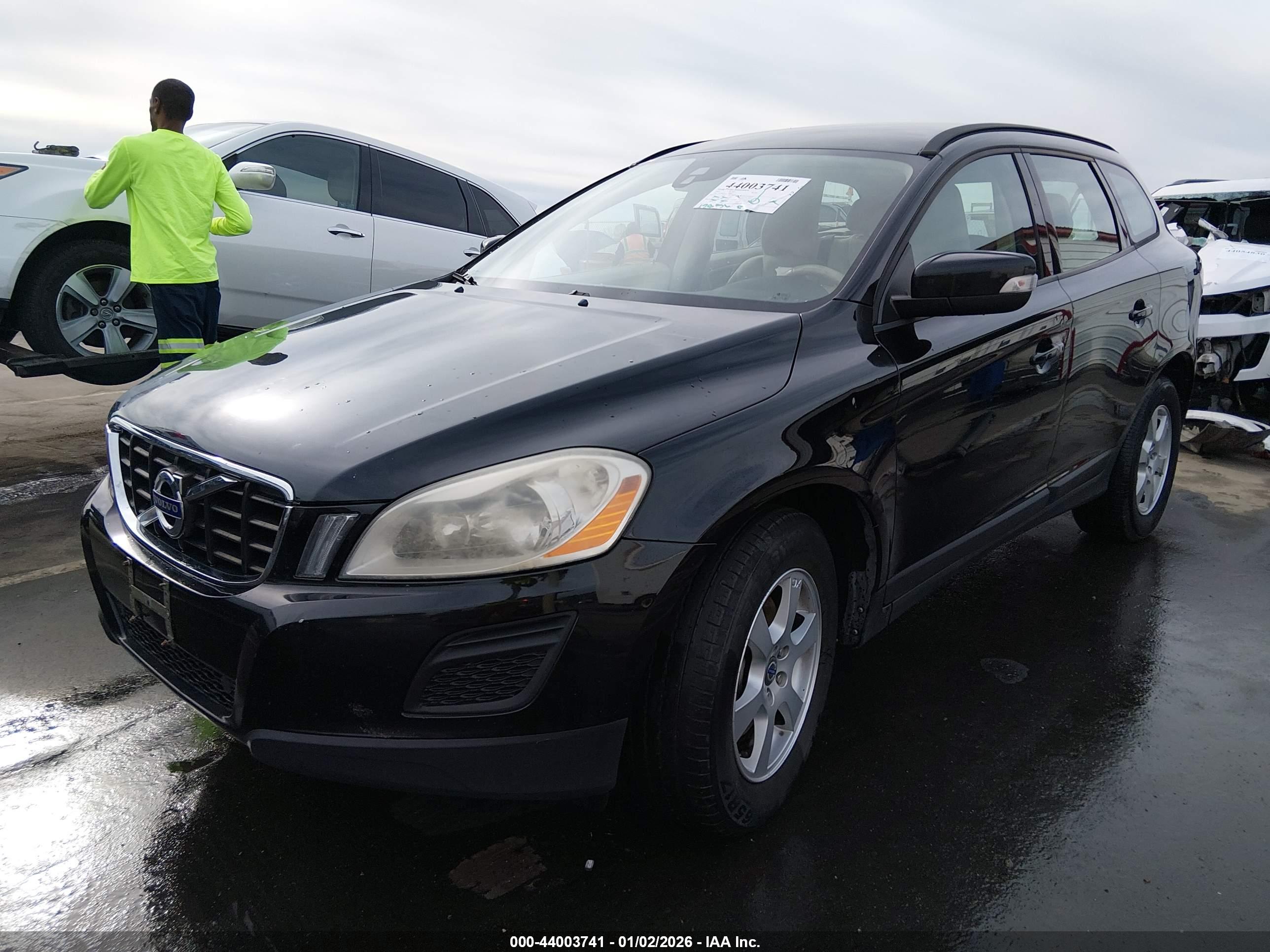 VOLVO XC60 image 2