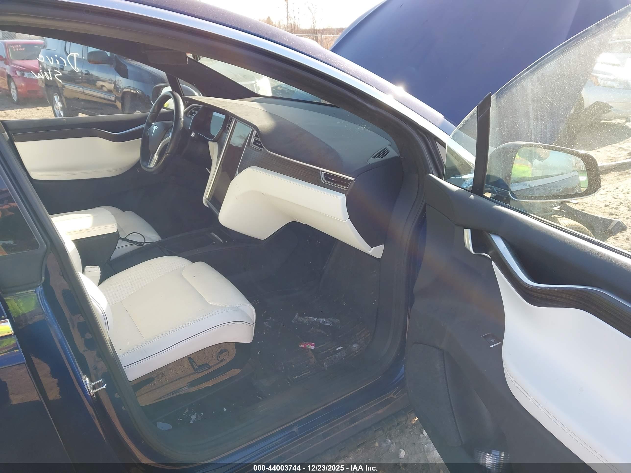TESLA MODEL image 5