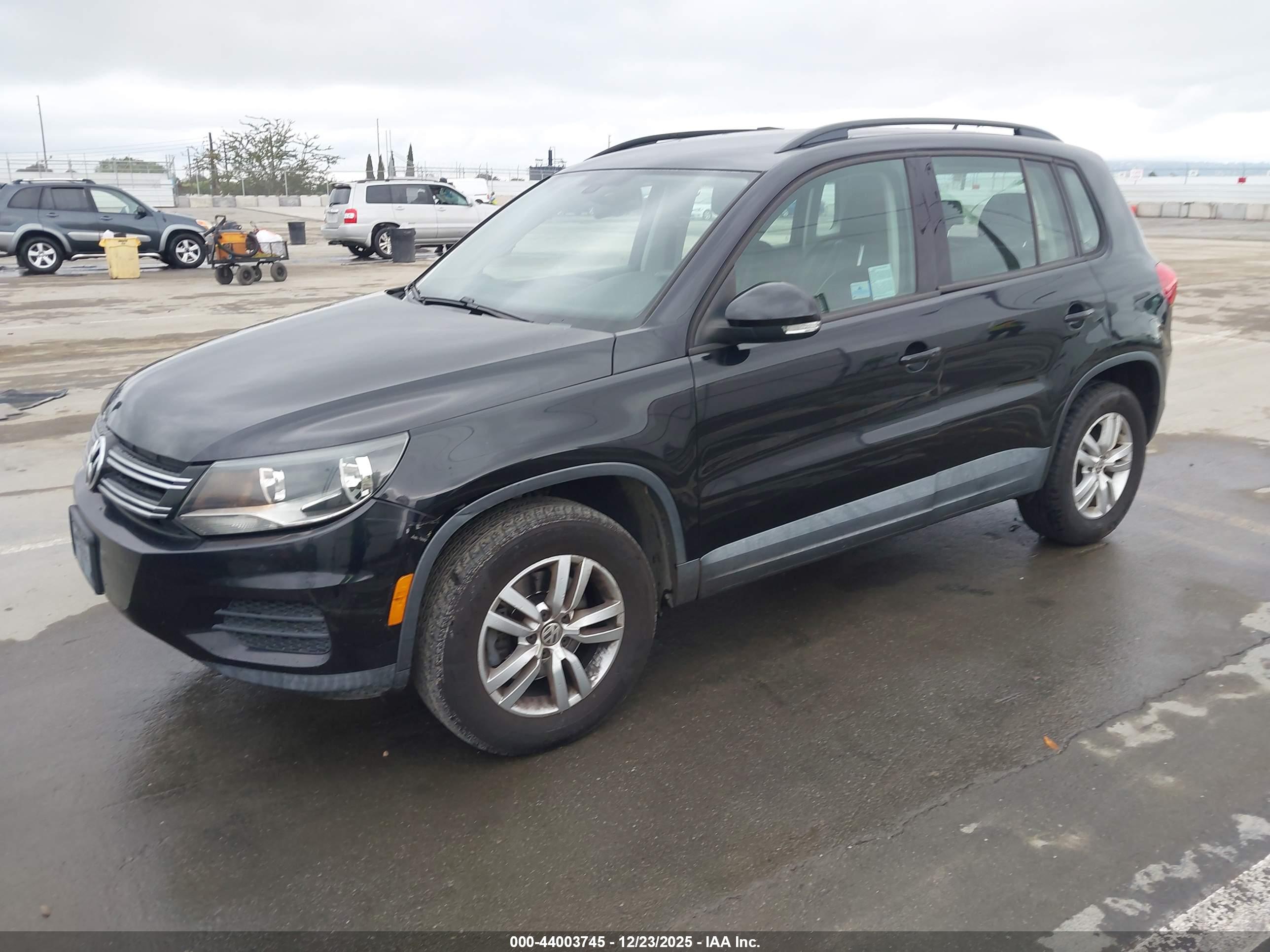 VOLKSWAGEN TIGUAN image 2