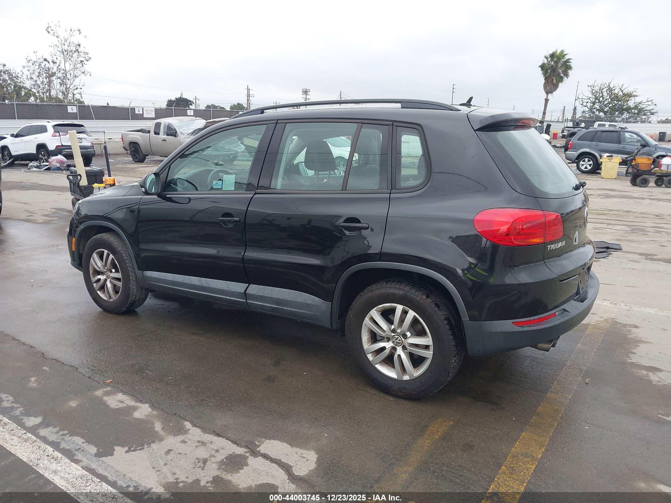 VOLKSWAGEN TIGUAN image 3