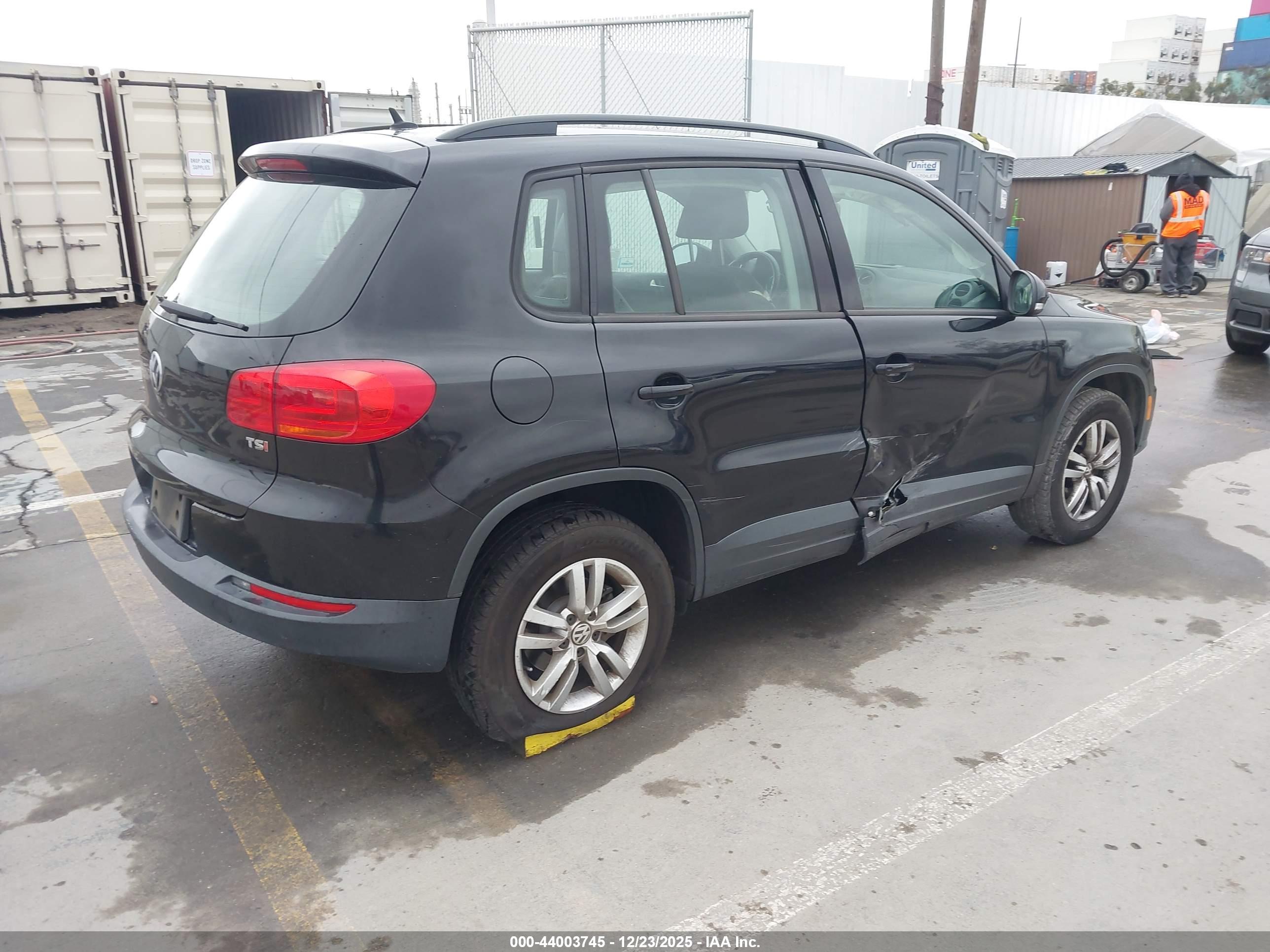 VOLKSWAGEN TIGUAN image 4