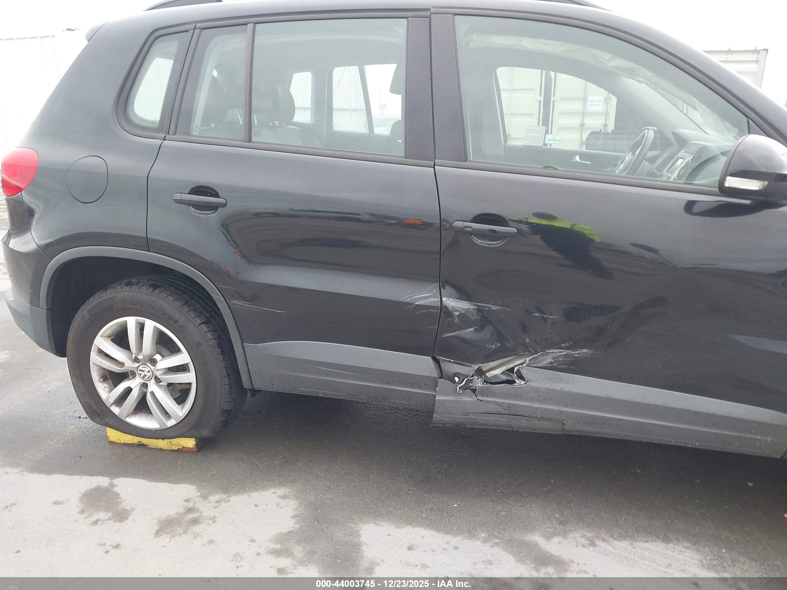 VOLKSWAGEN TIGUAN image 6