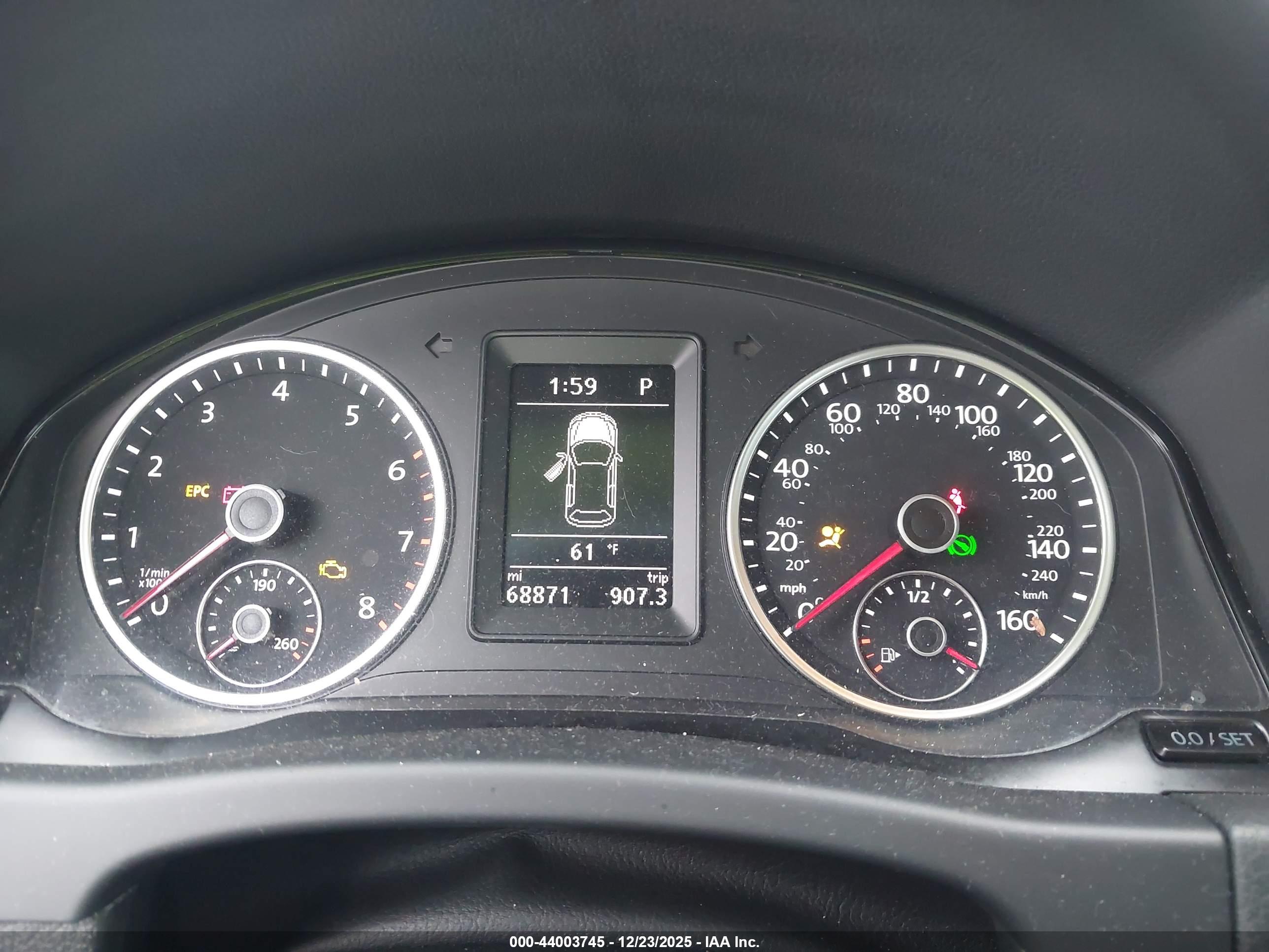 VOLKSWAGEN TIGUAN image 7