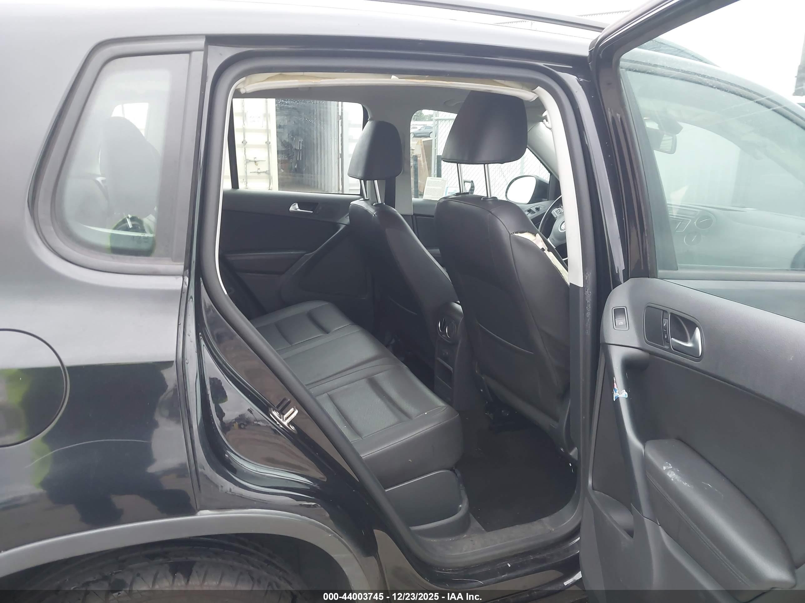 VOLKSWAGEN TIGUAN image 8