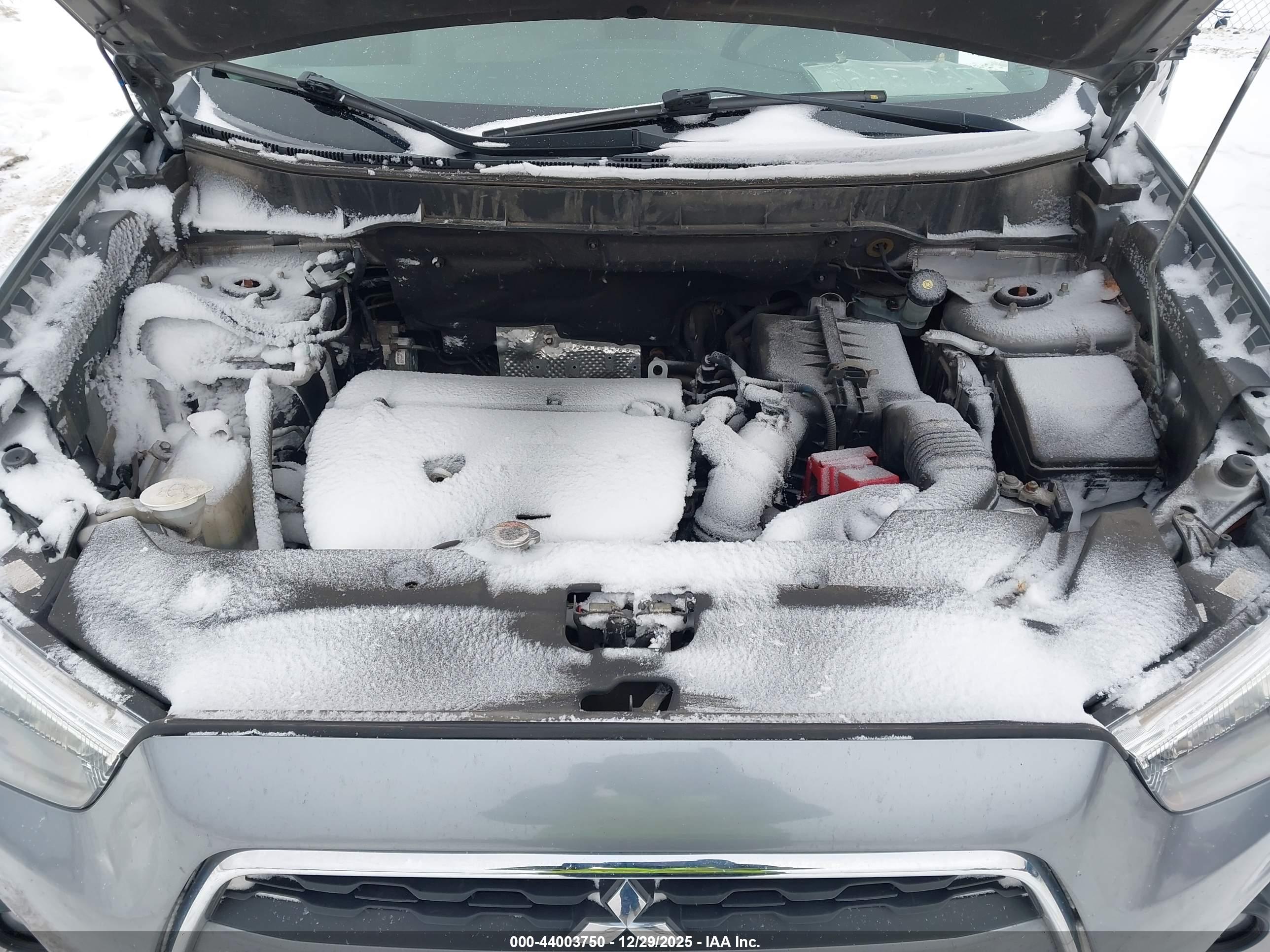 MITSUBISHI OUTLANDER image 10