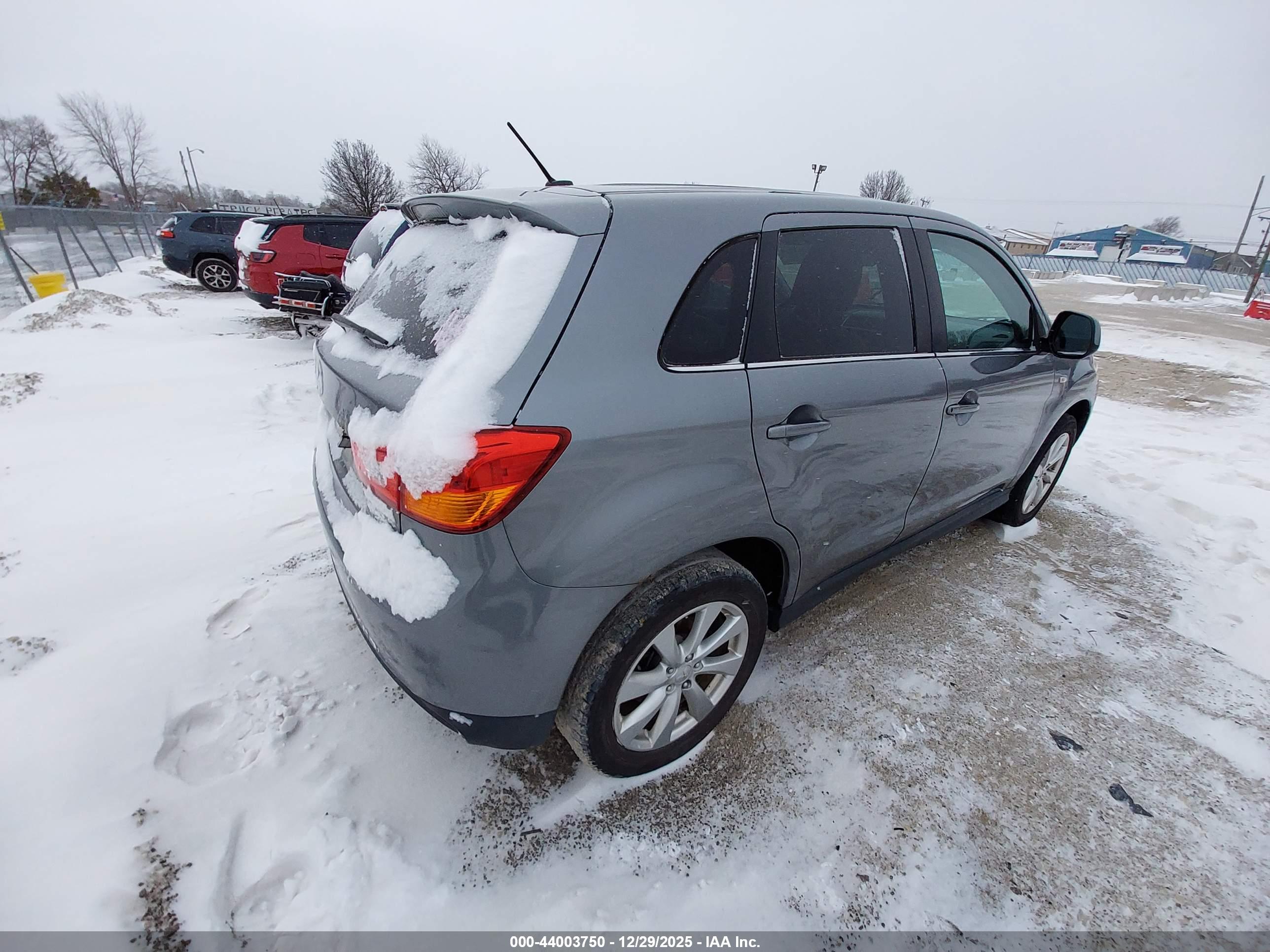 MITSUBISHI OUTLANDER image 4