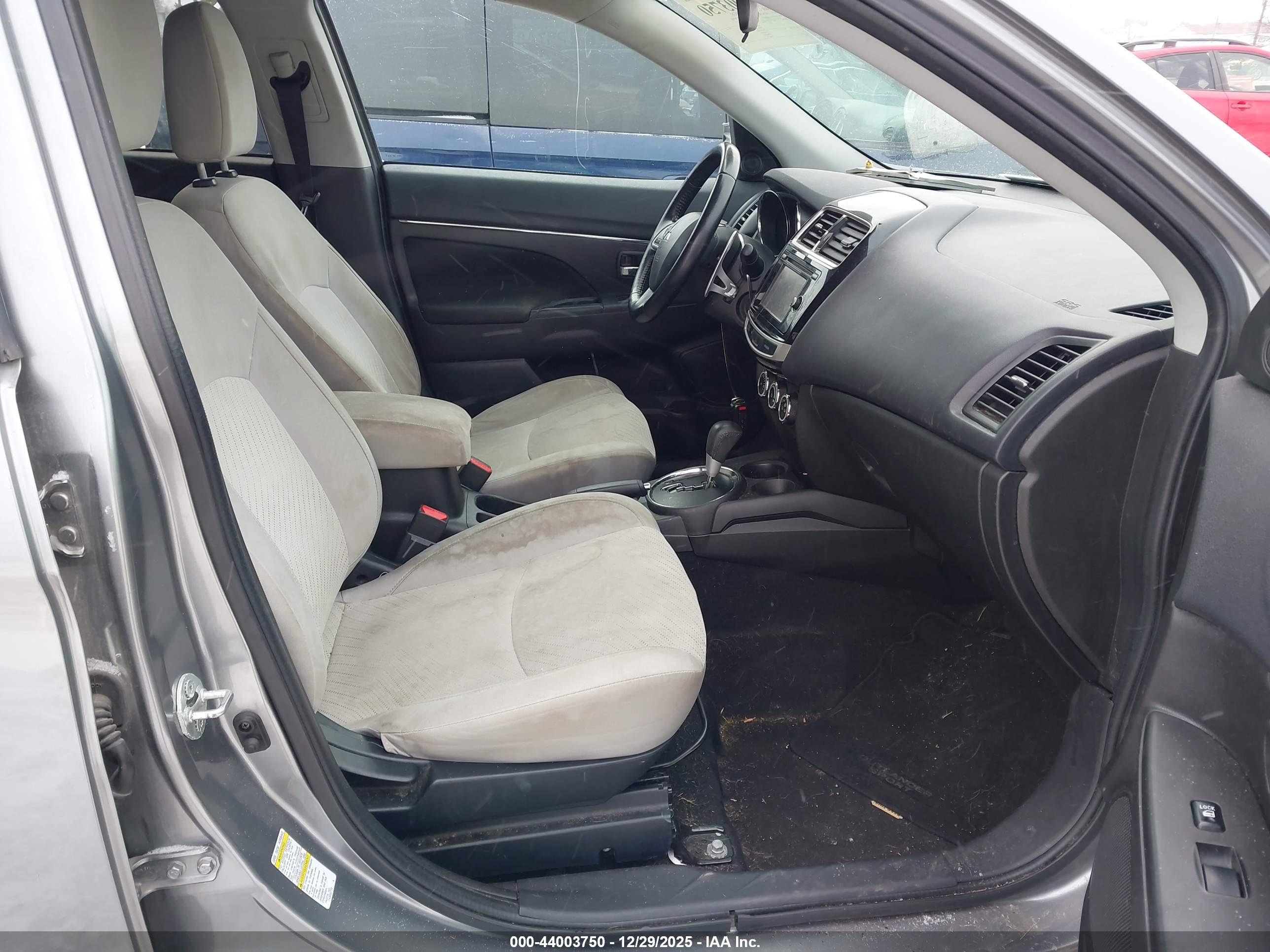 MITSUBISHI OUTLANDER image 5