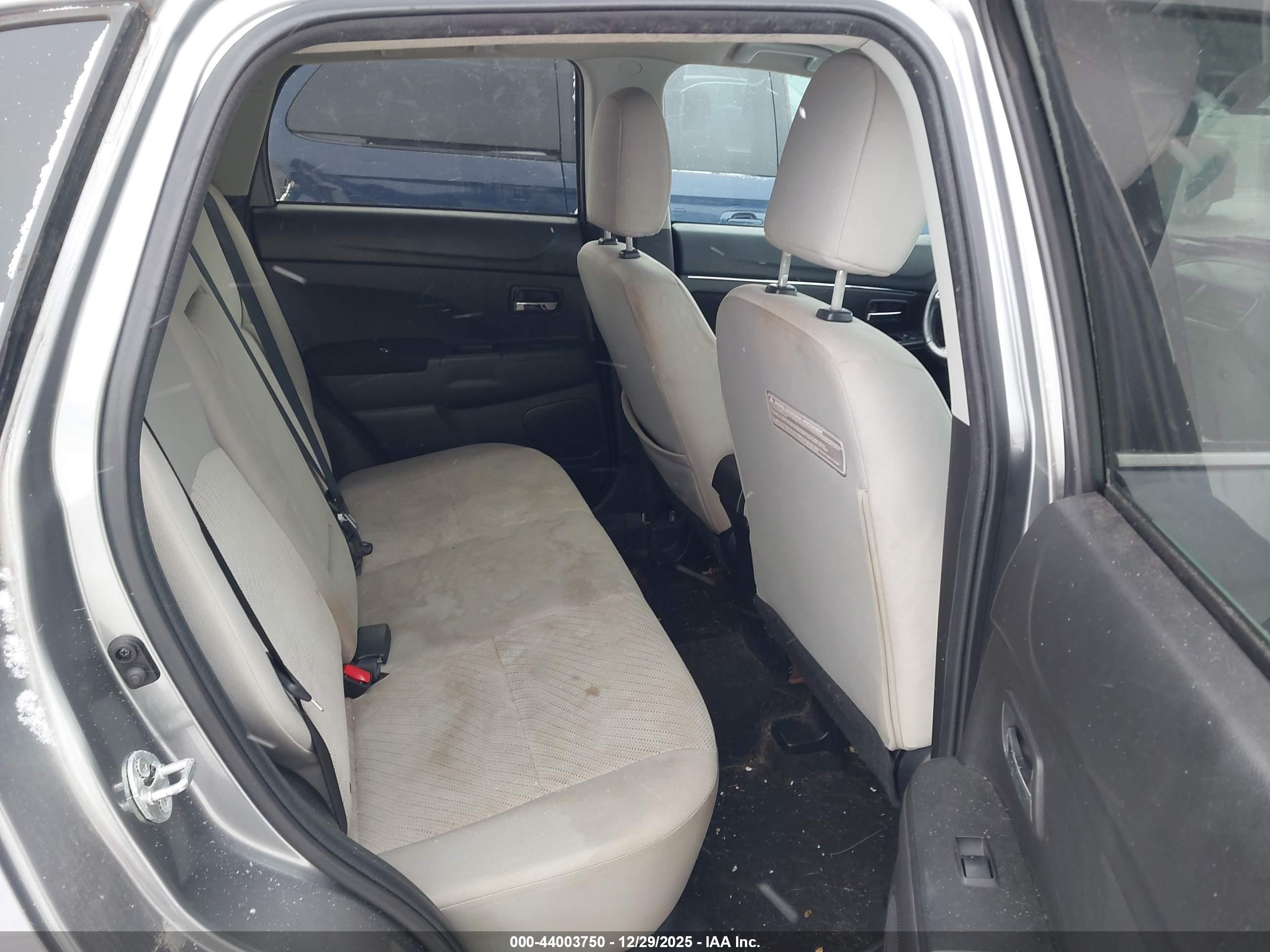 MITSUBISHI OUTLANDER image 8