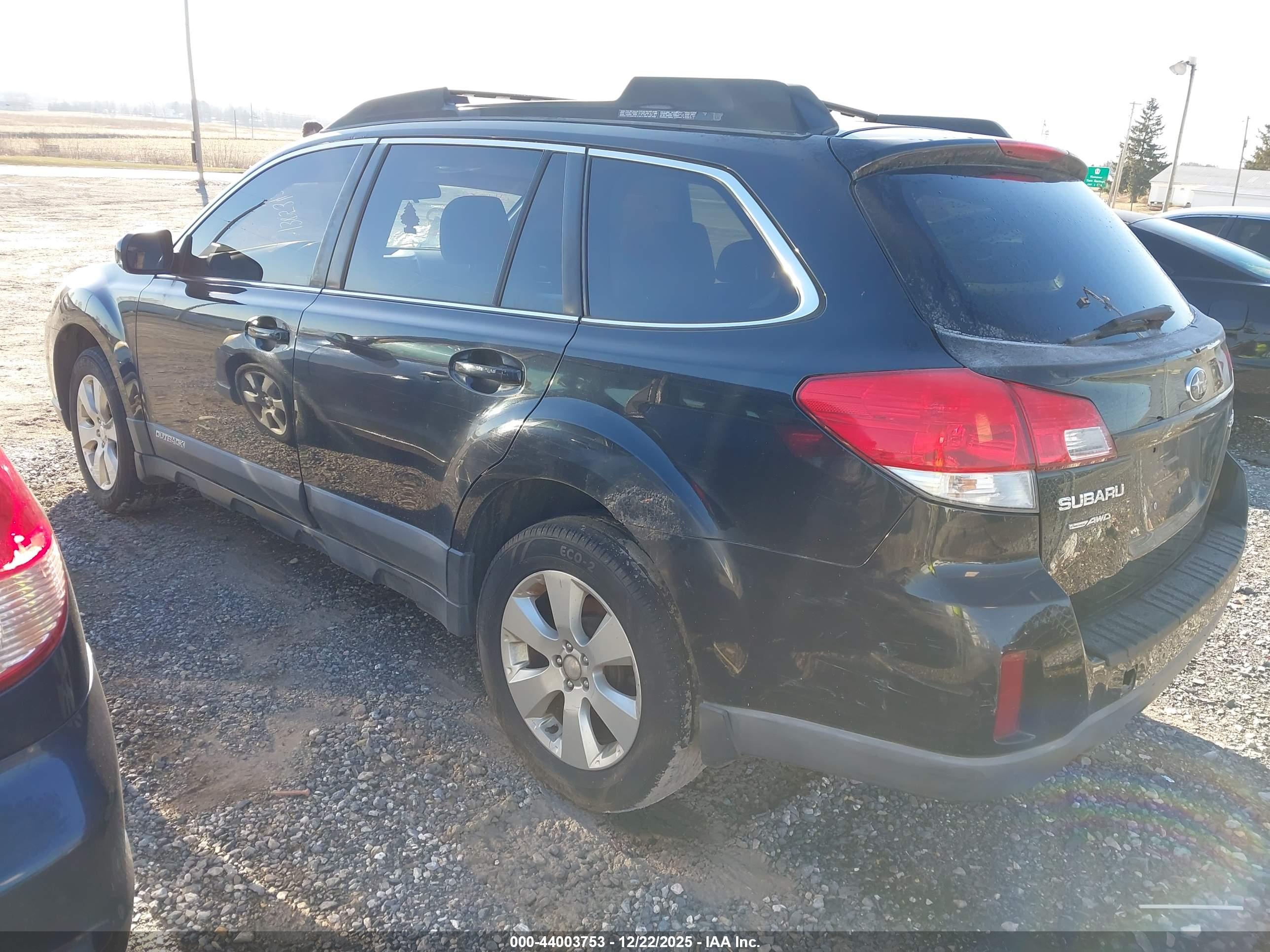 SUBARU OUTBACK image 3