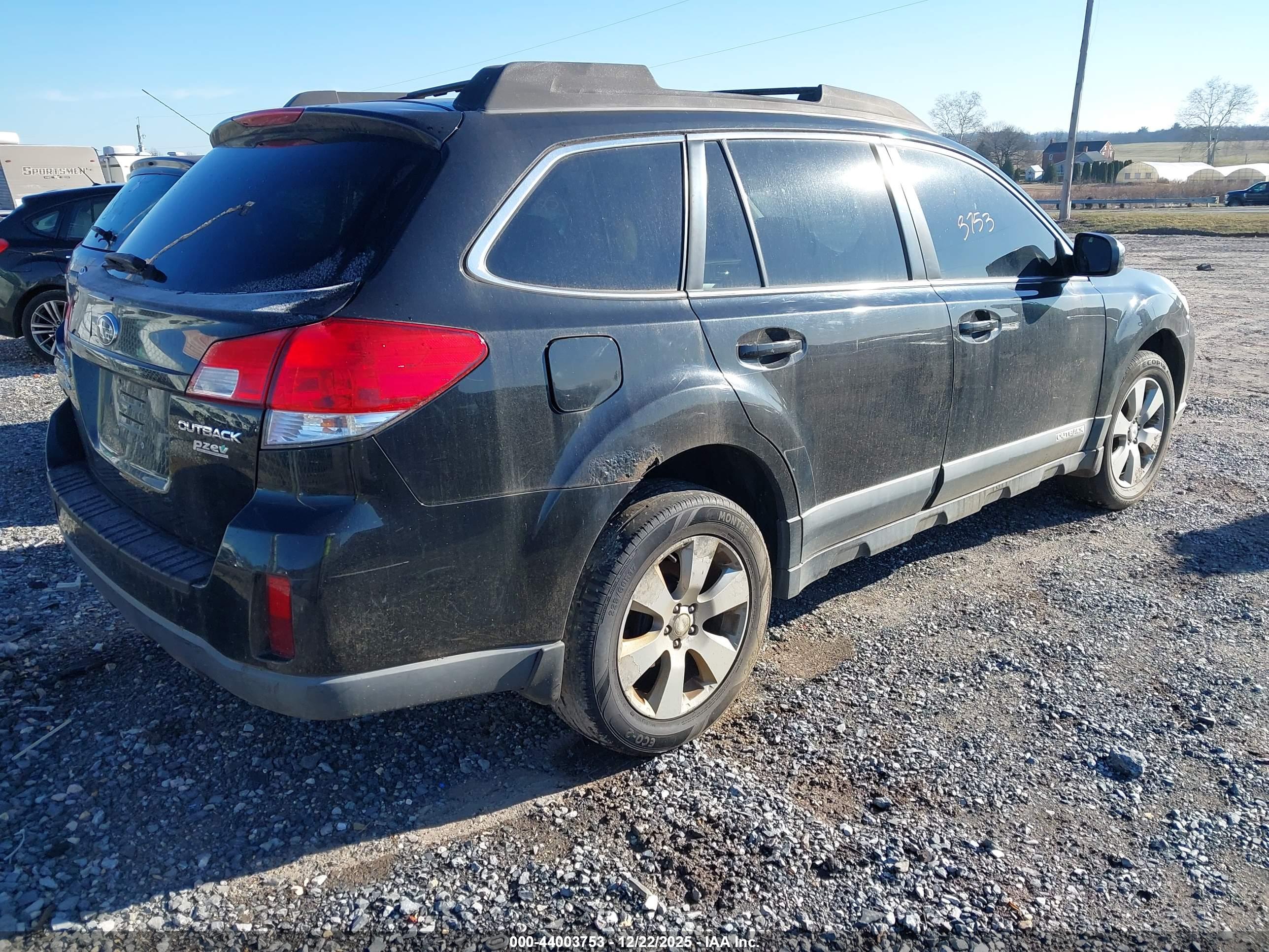 SUBARU OUTBACK image 4