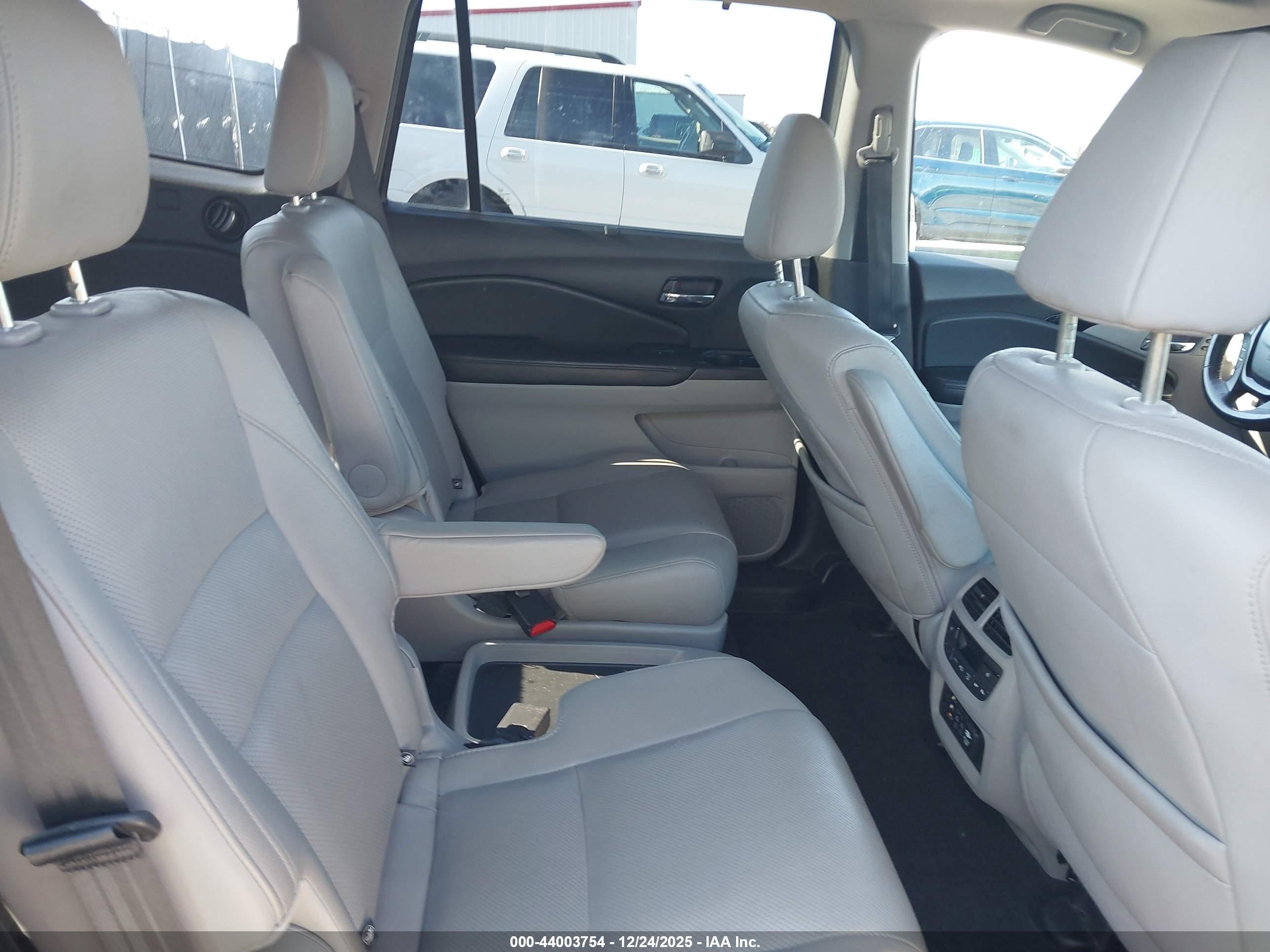 HONDA PILOT image 8
