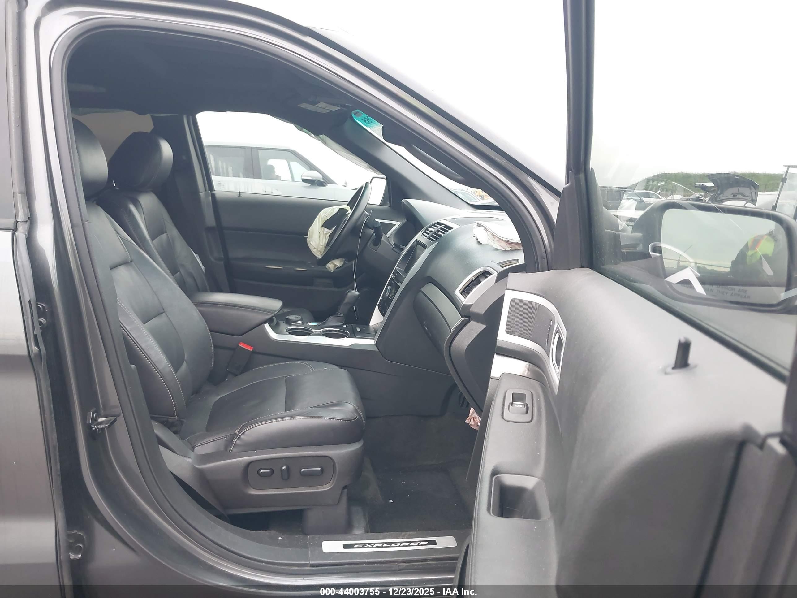 FORD EXPLORER image 5