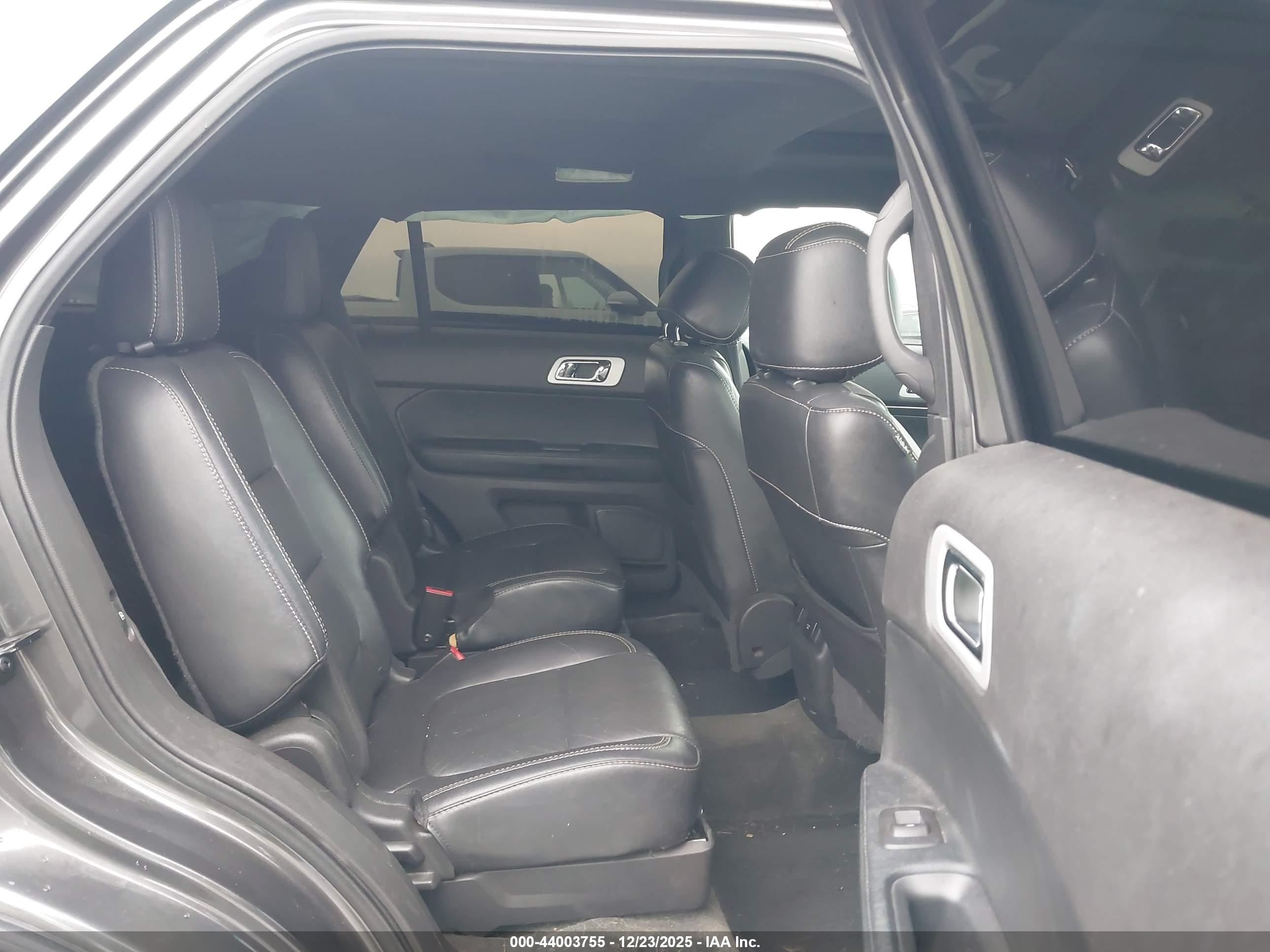 FORD EXPLORER image 8
